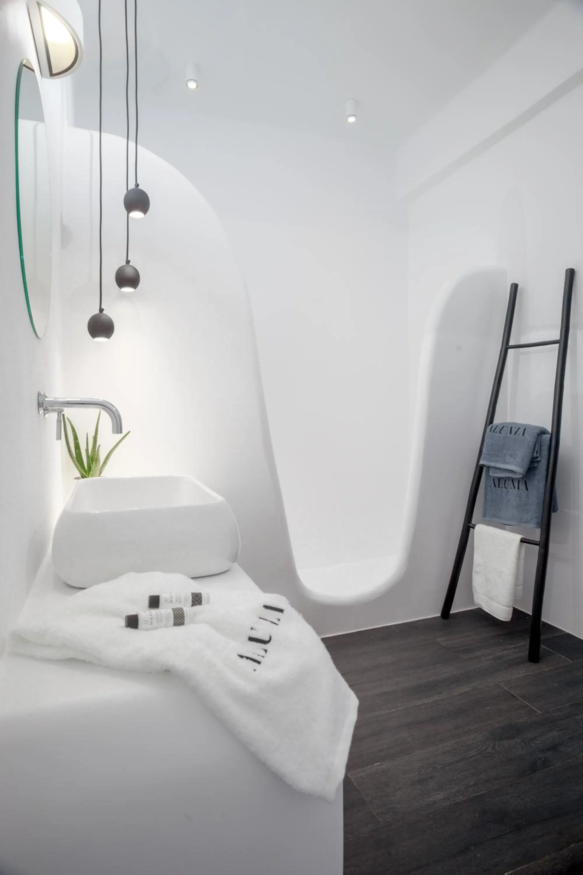 Bathroom, Bed in Alunia Incognito Suites - Adults Only