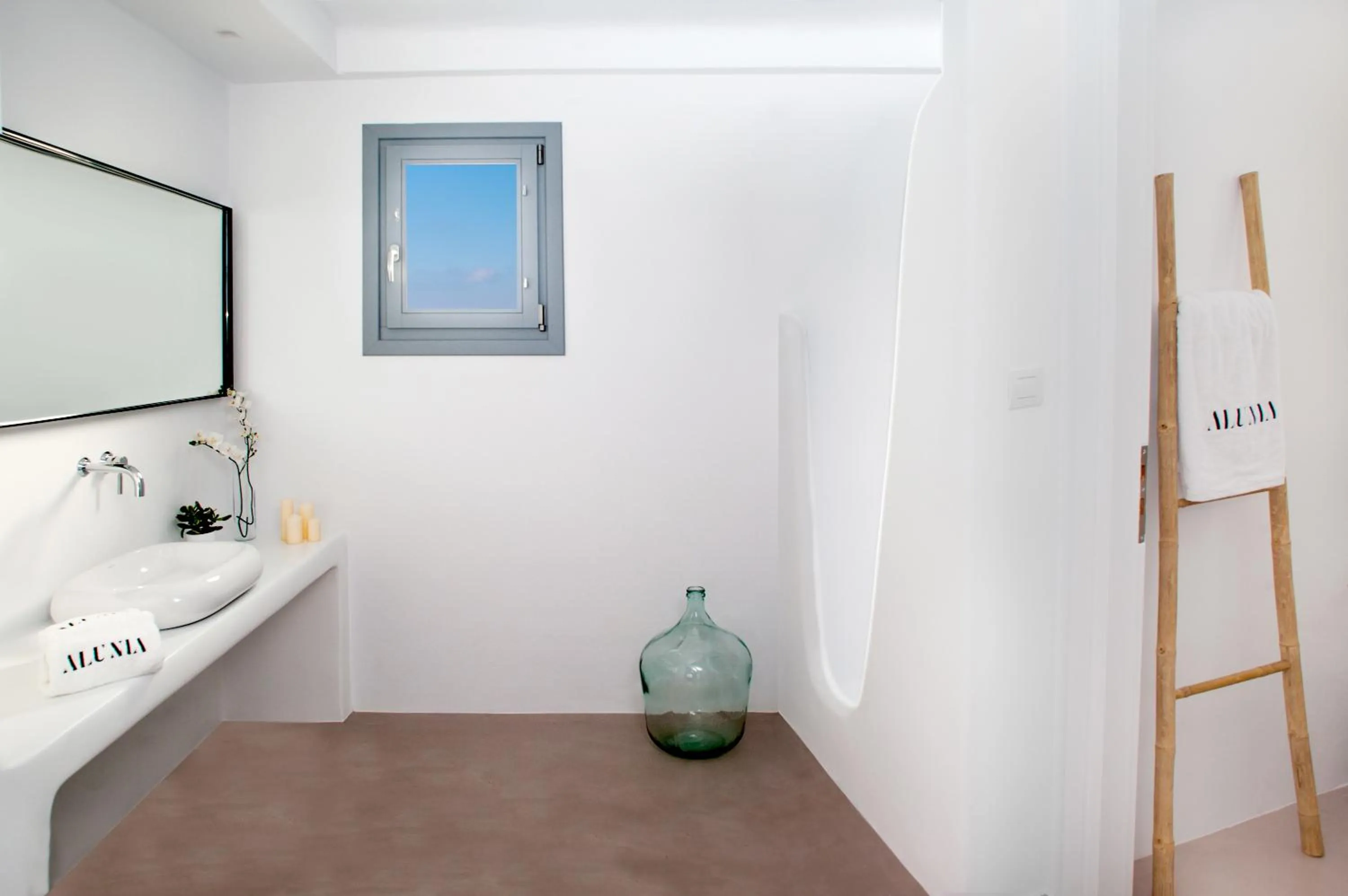 Bathroom in Alunia Incognito Suites - Adults Only