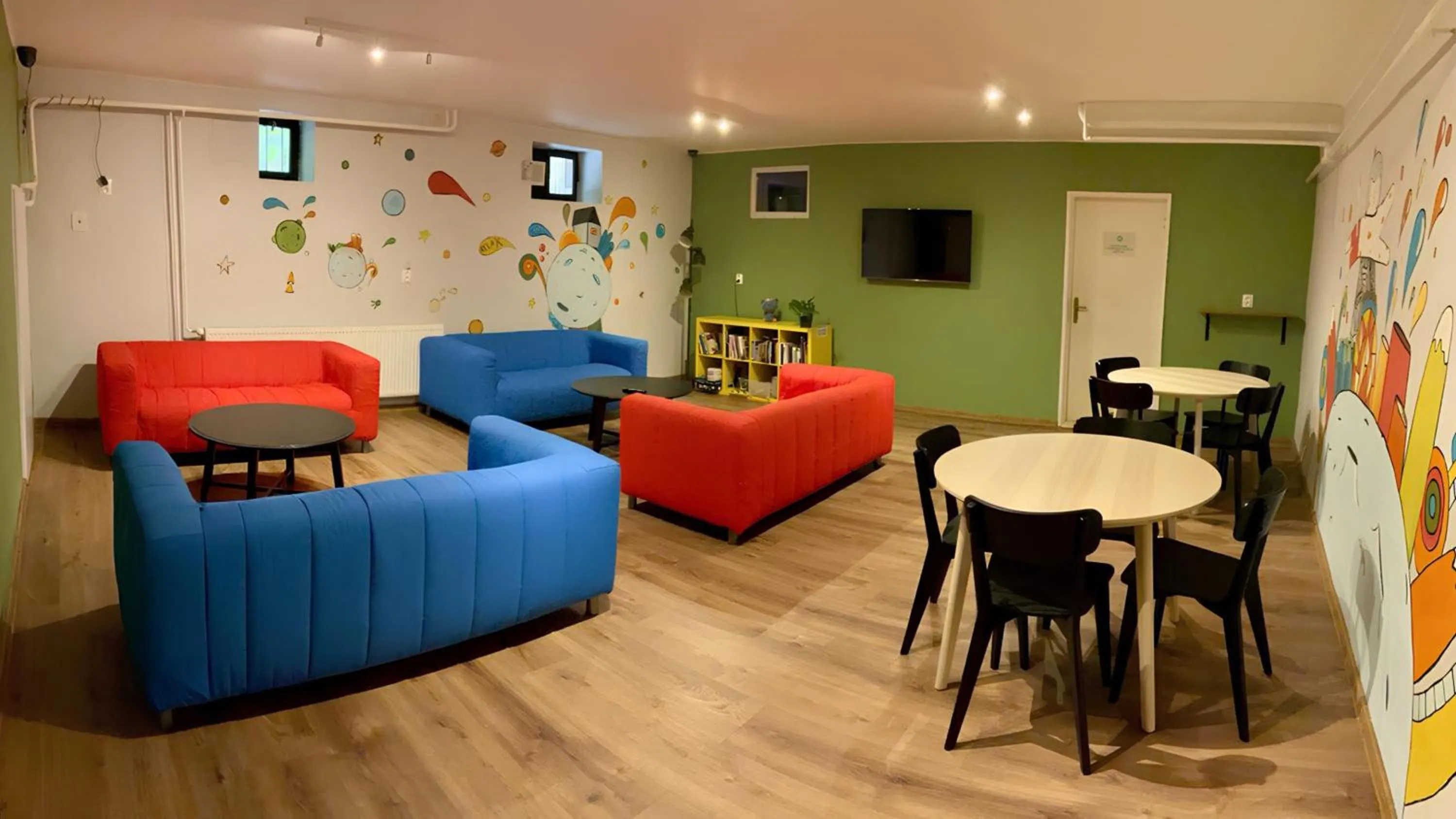 Communal lounge/ TV room in Patio Hostel