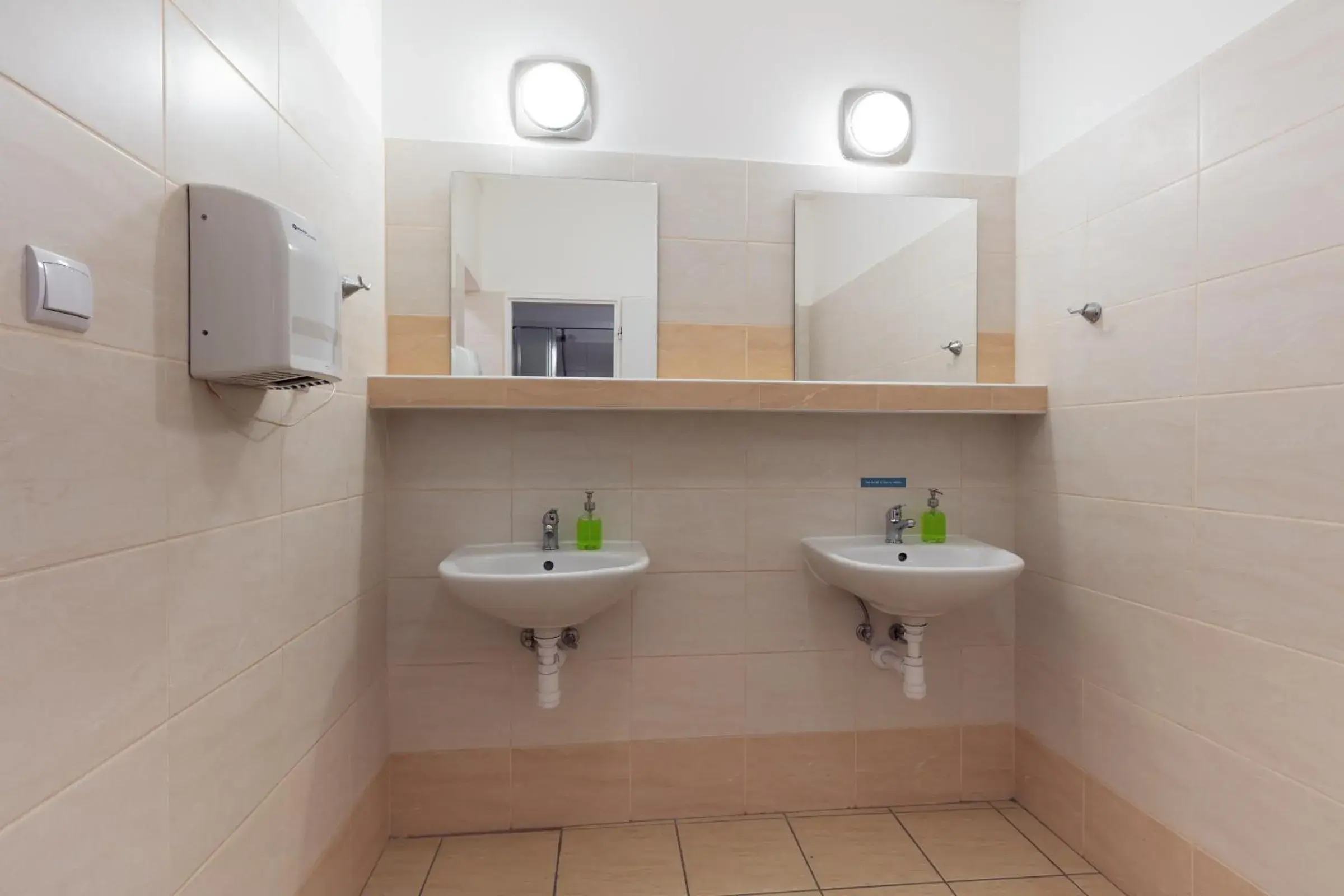 Bed in 6-Bed Female Dormitory Room in Patio Hostel Bed in 6-Bed Female Dormitory Room in Patio Hostel