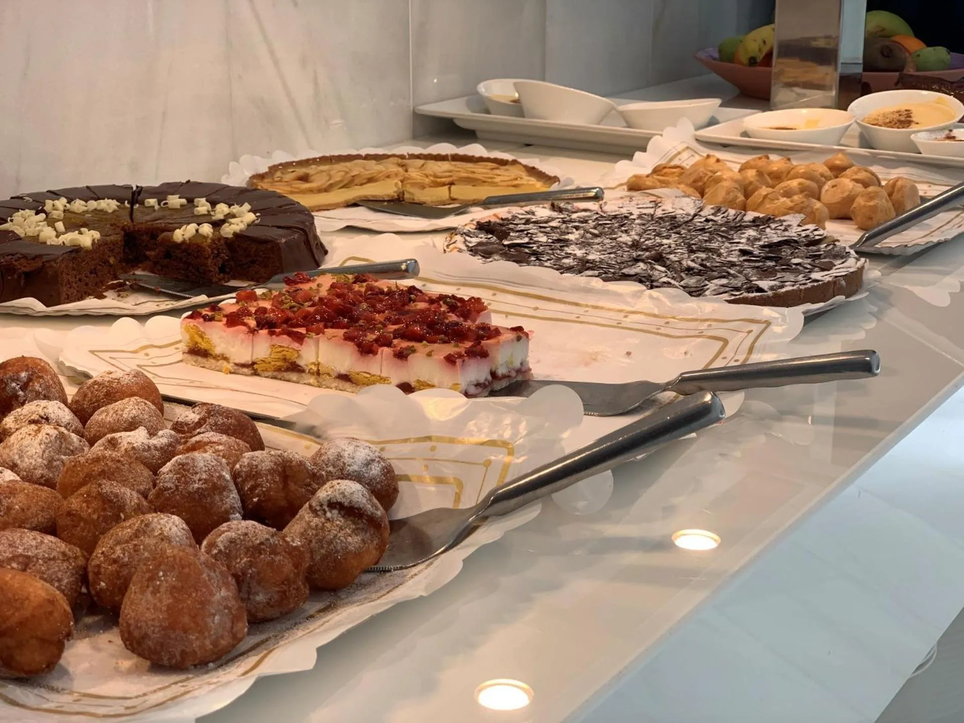 Food and drinks in Hotel Aromar