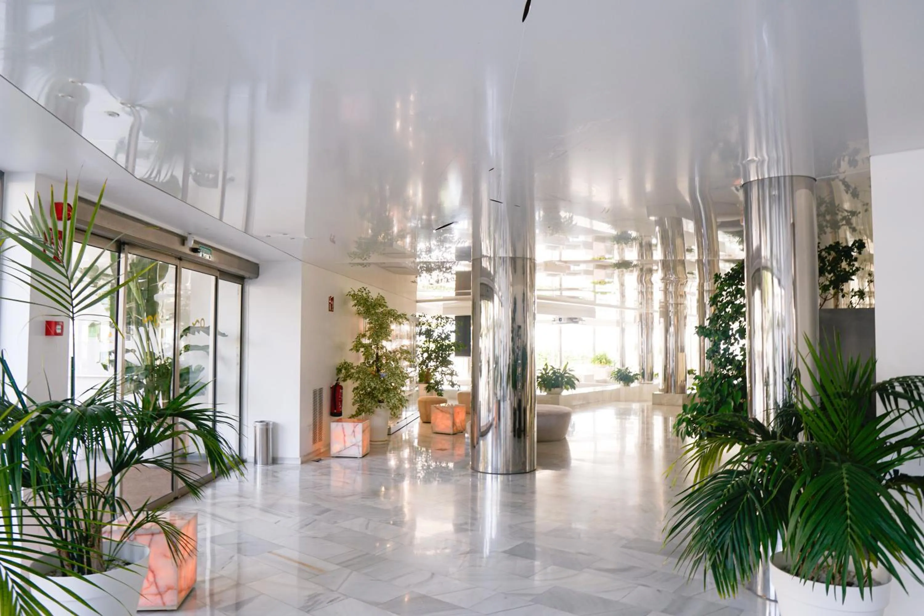 Communal lounge/ TV room in Hotel Aromar