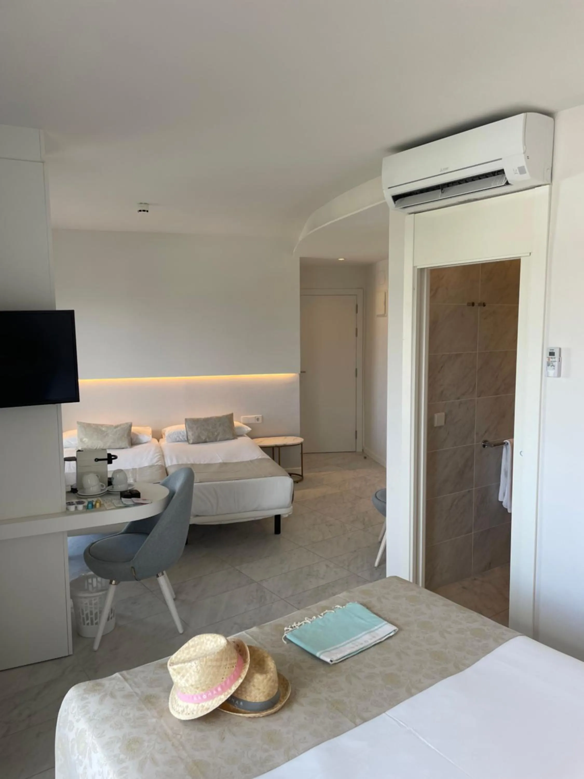 Photo of the whole room, Bed in Hotel Aromar