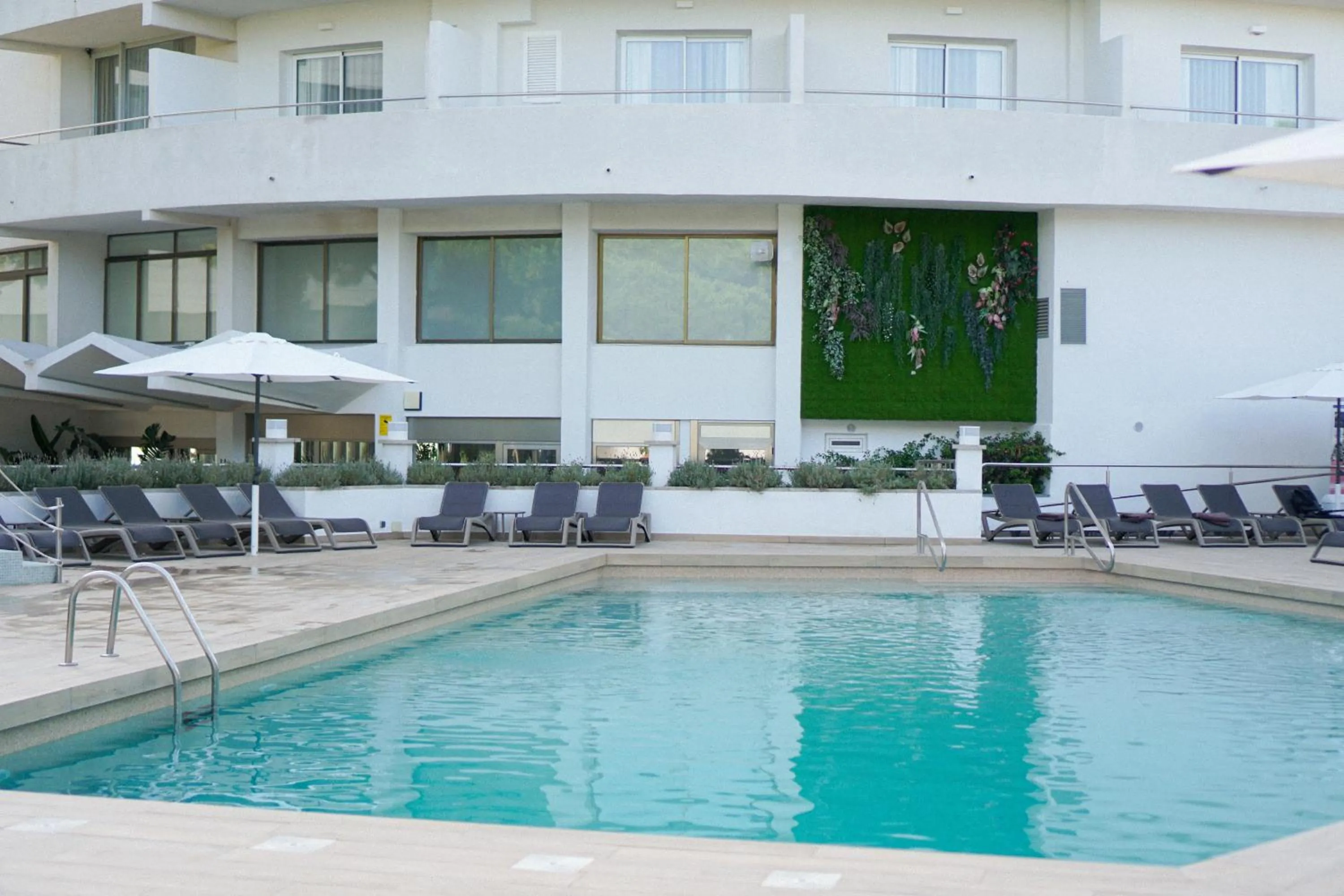 Property building in Hotel Aromar