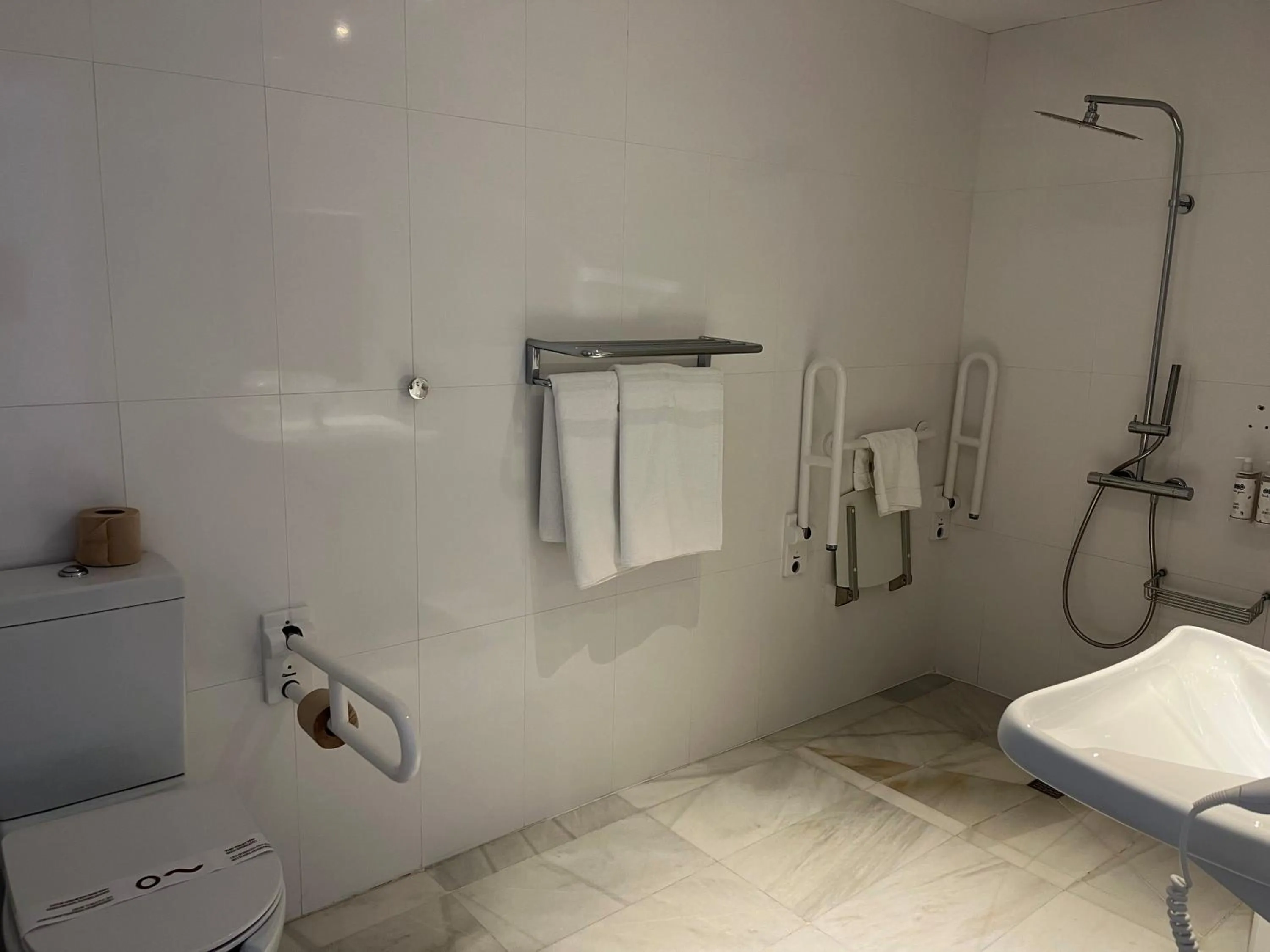 Toilet in Hotel Aromar