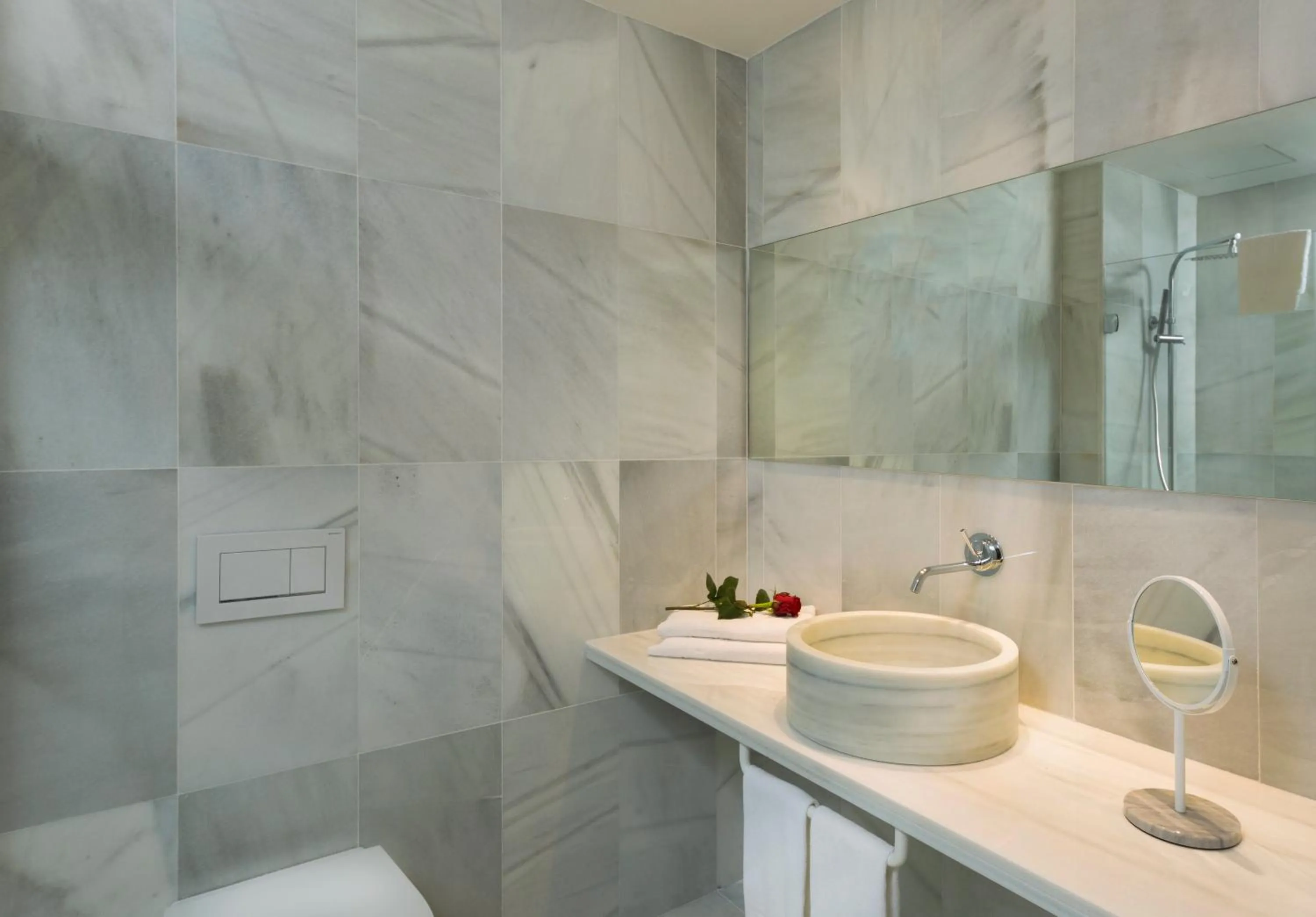 Shower in Hotel Aromar