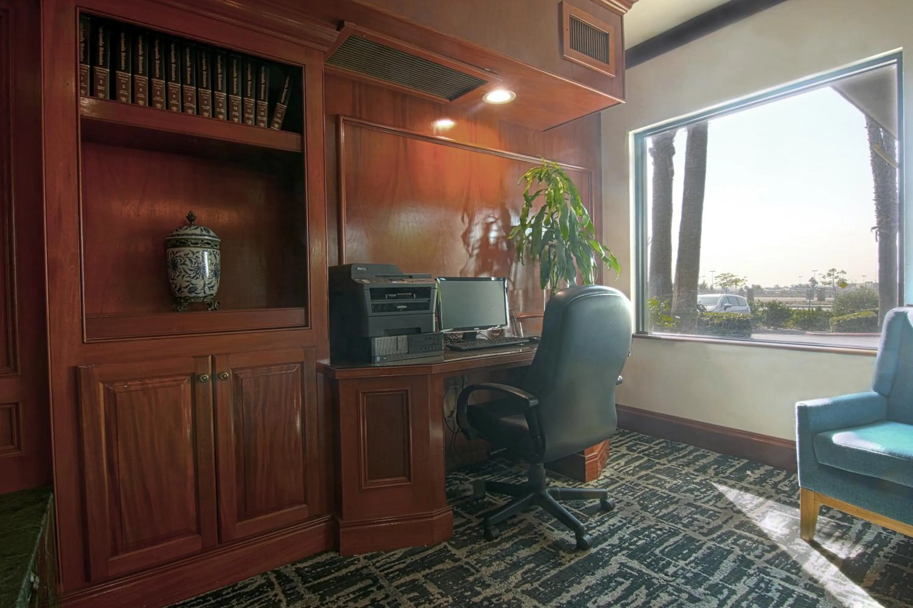 Business facilities in Azure Hotel&Suites Ontario Trademark Collection by Wyndham