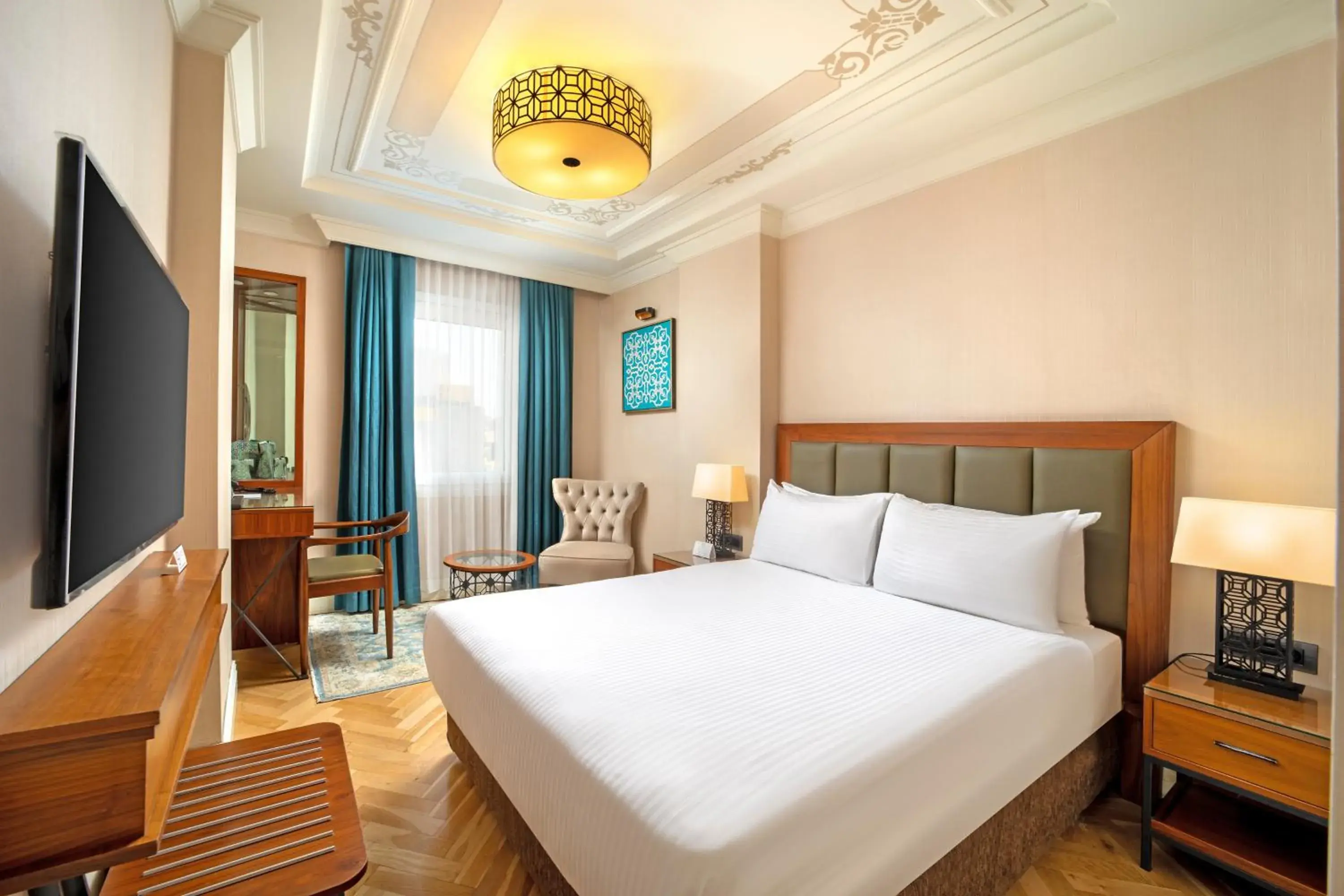 Superior French / Twin Bed With Street View in Golden Age Hotel Taksim Superior French / Twin Bed With Street View in Golden Age Hotel Taksim