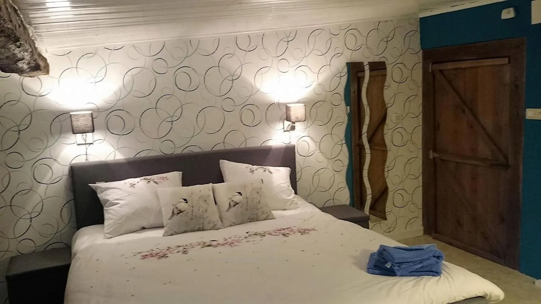 Bed in B&B Chambre d'hôtes de la Vecquée