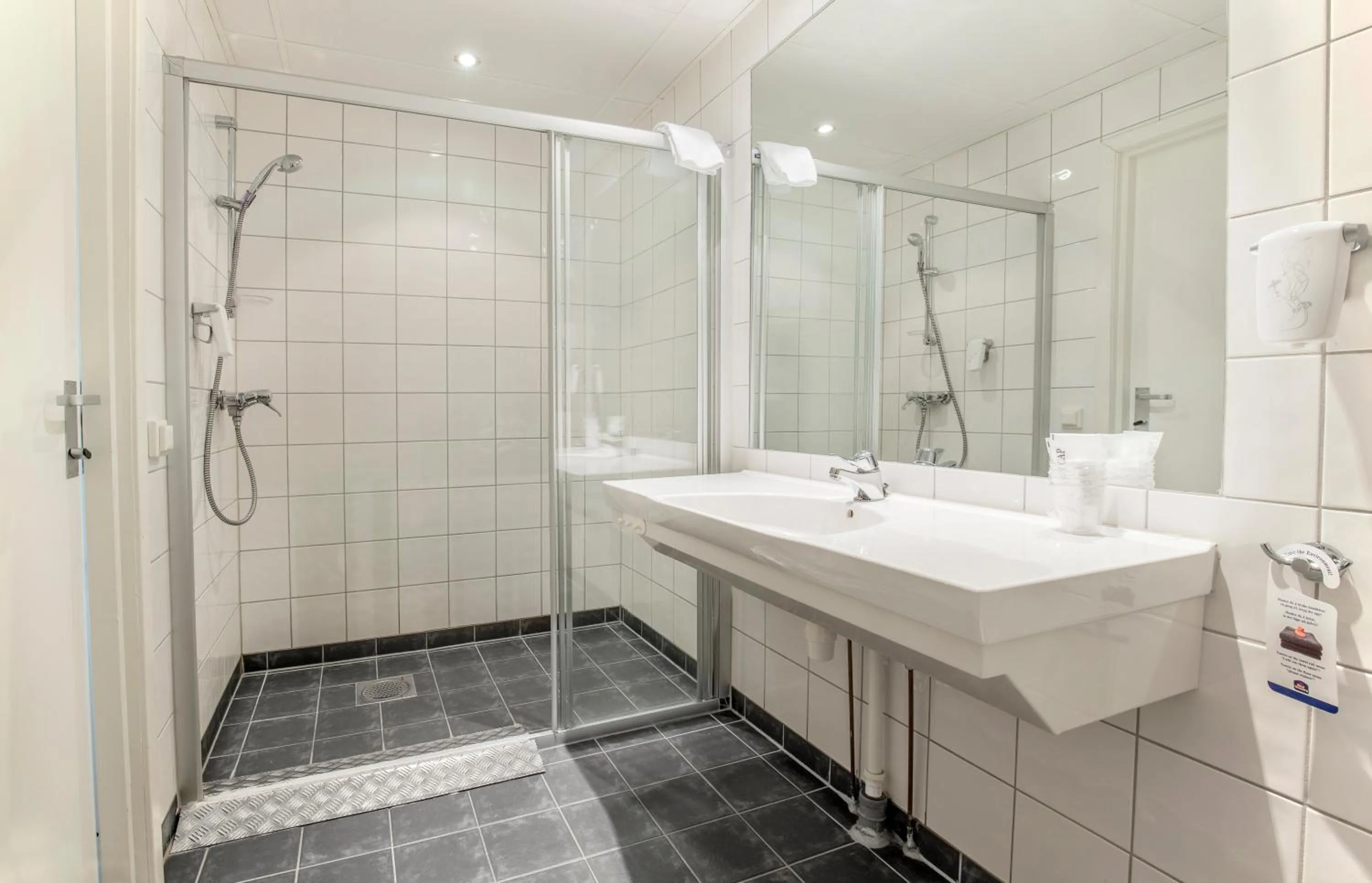 Shower in Best Western Leto Arena