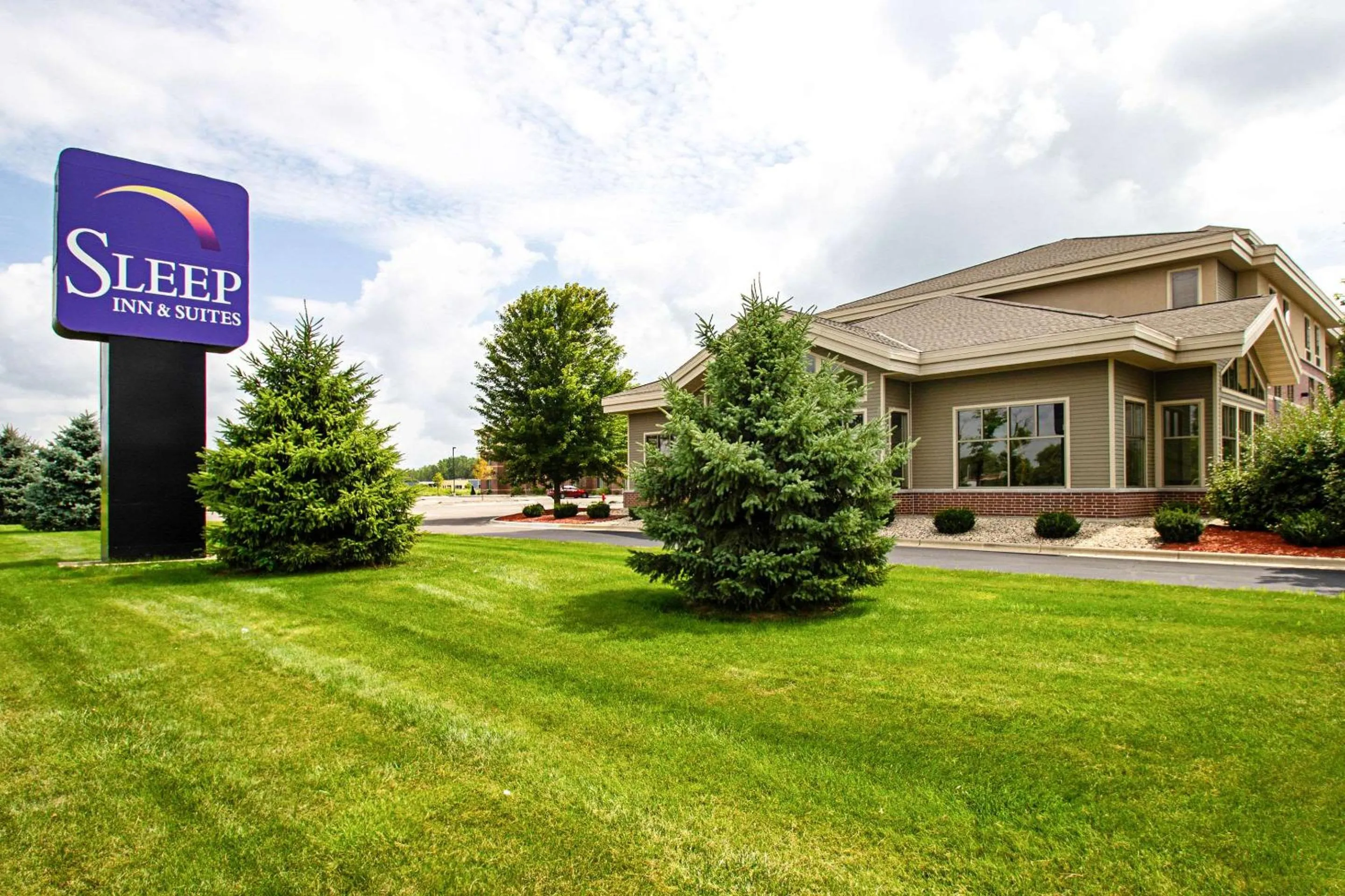 Property building in Sleep Inn & Suites Madison - Monona