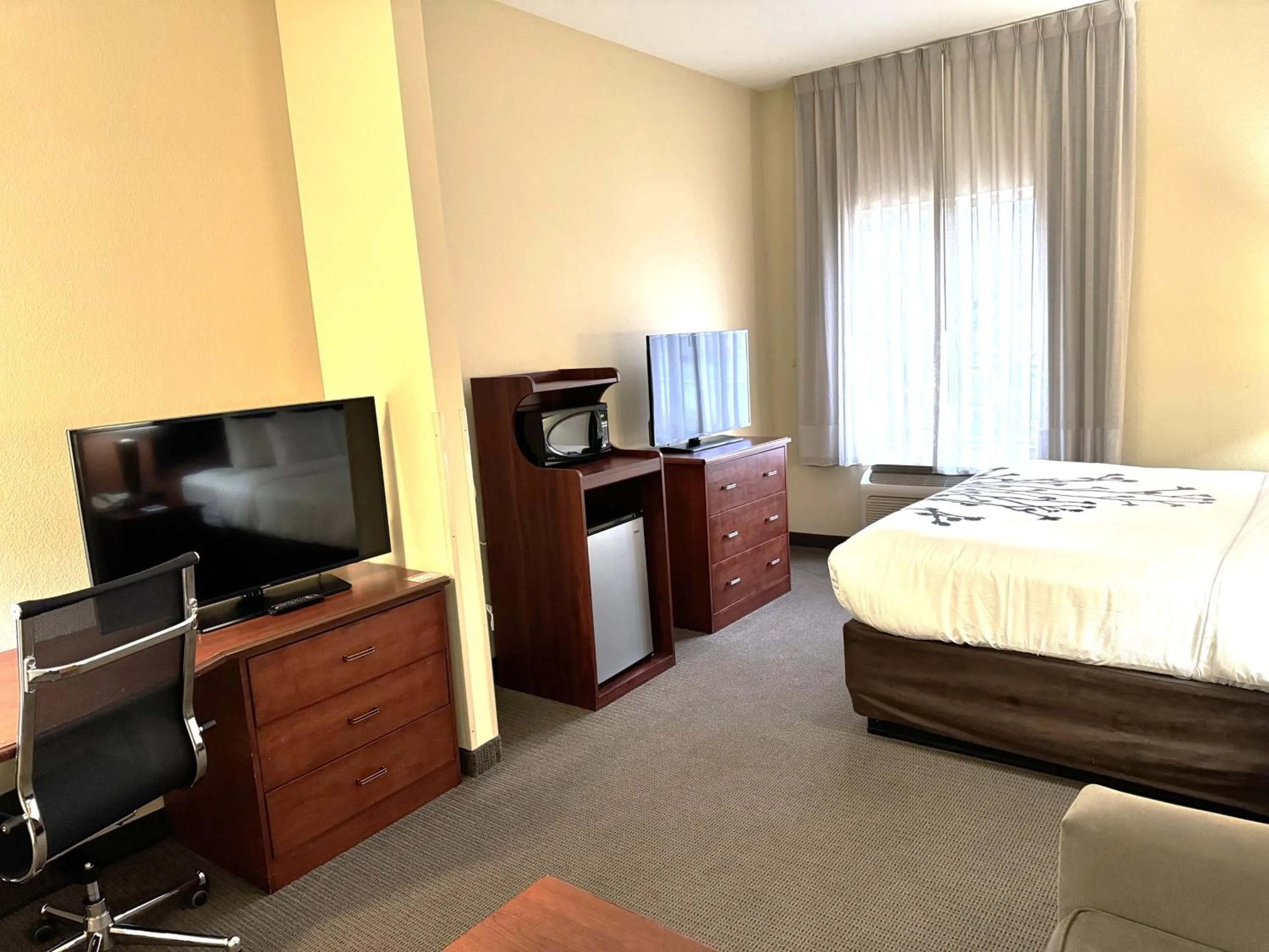 Bed in Sleep Inn & Suites Madison - Monona