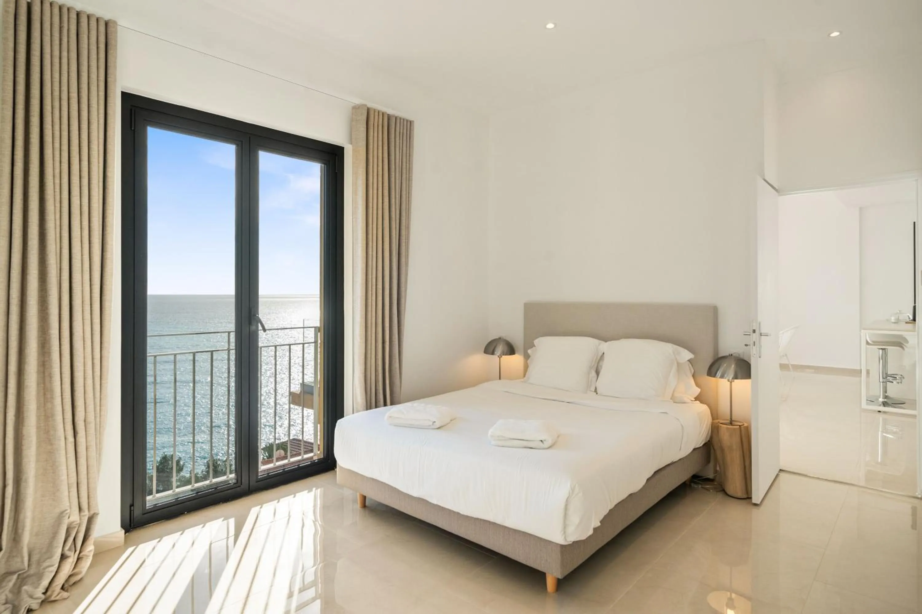 Bed in Hôtel Le Roquebrune