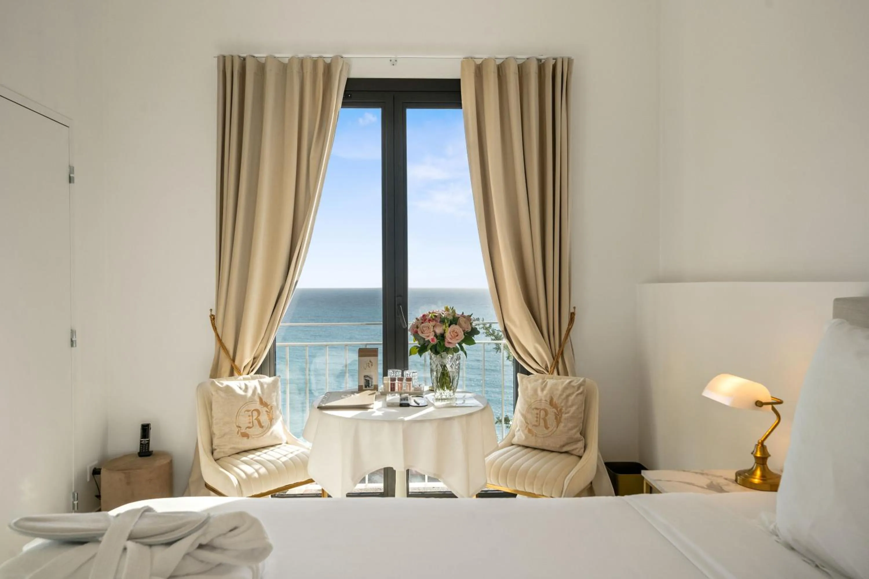 Bed in Hôtel Le Roquebrune