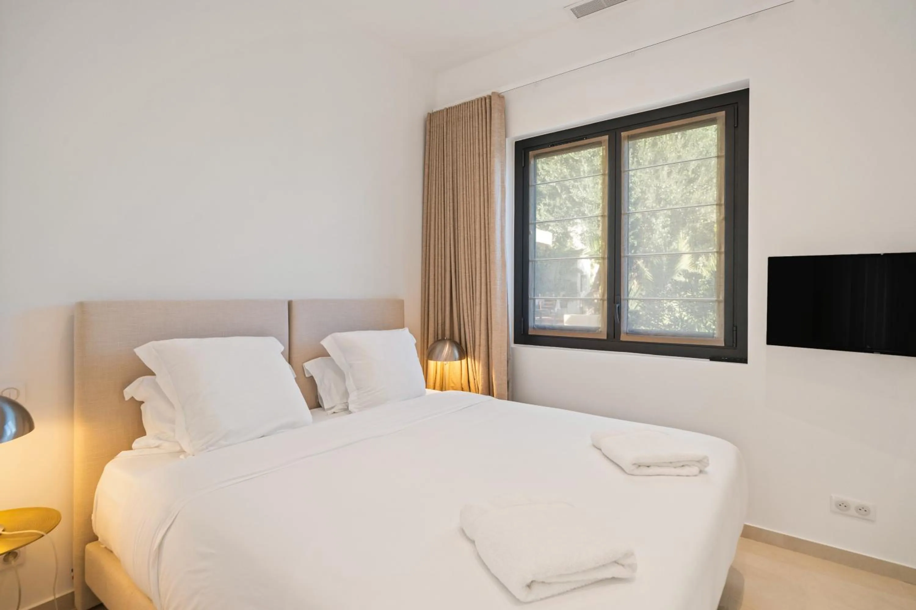 Bed in Hôtel Le Roquebrune