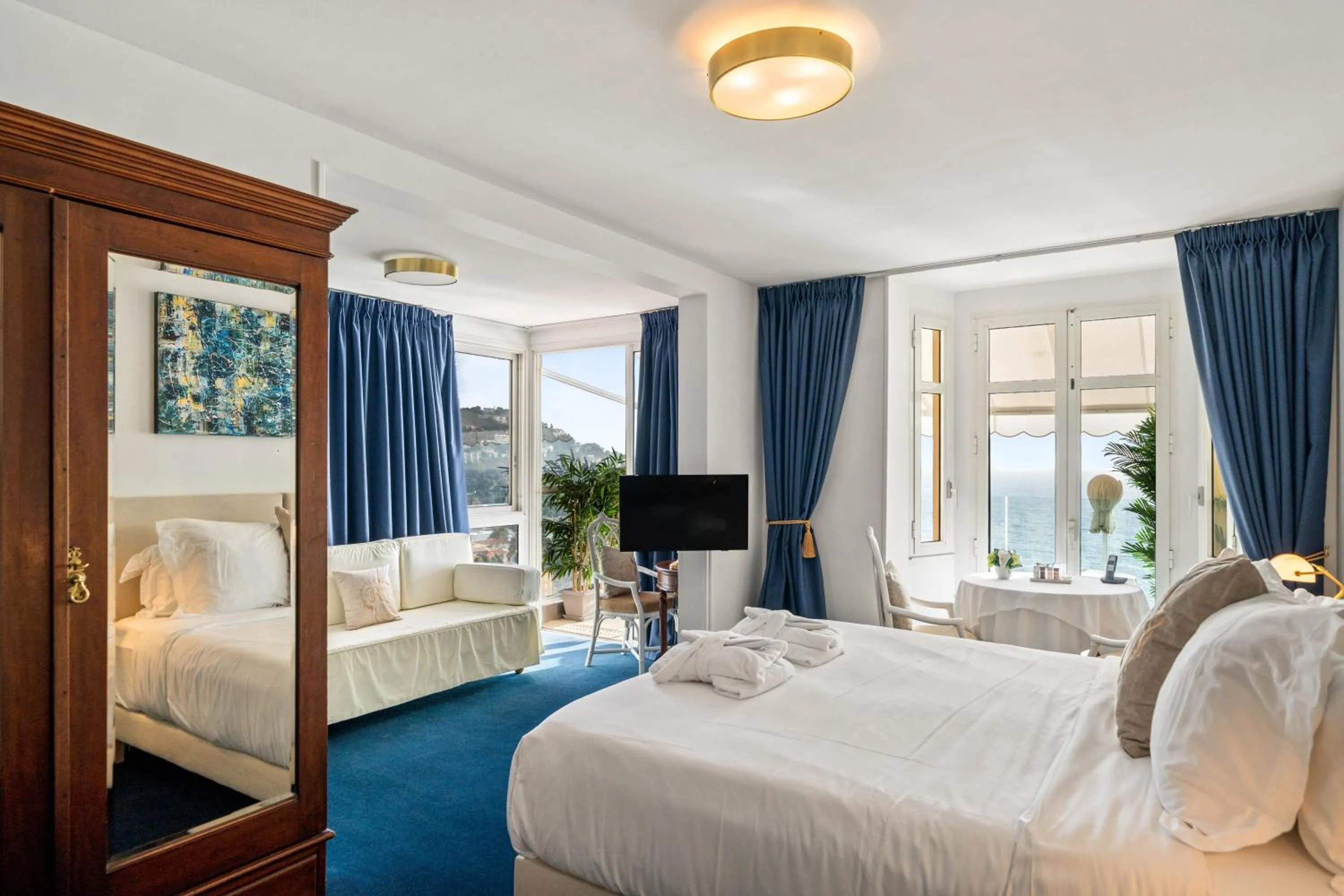 Bed in Hôtel Le Roquebrune