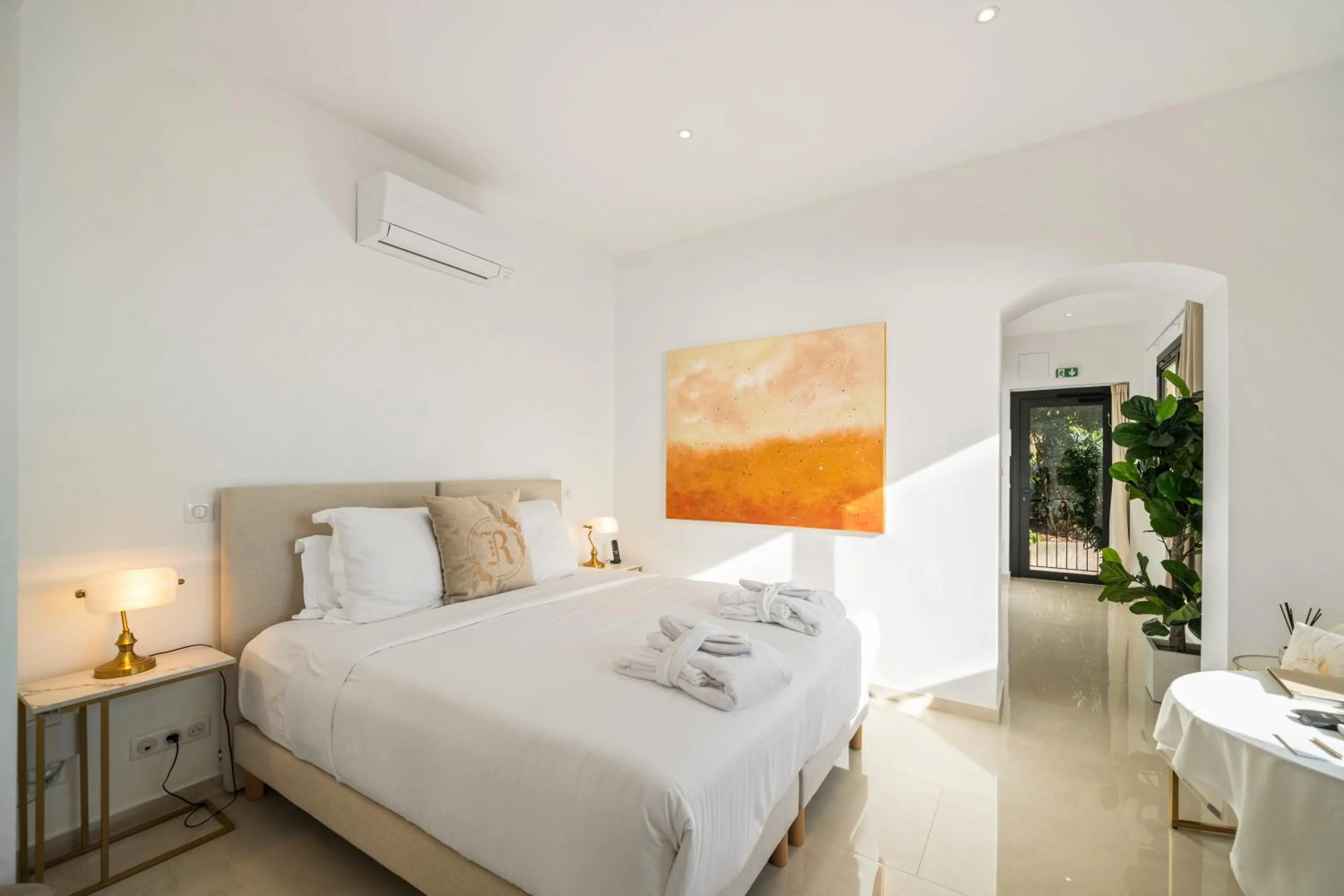 Bed in Hôtel Le Roquebrune