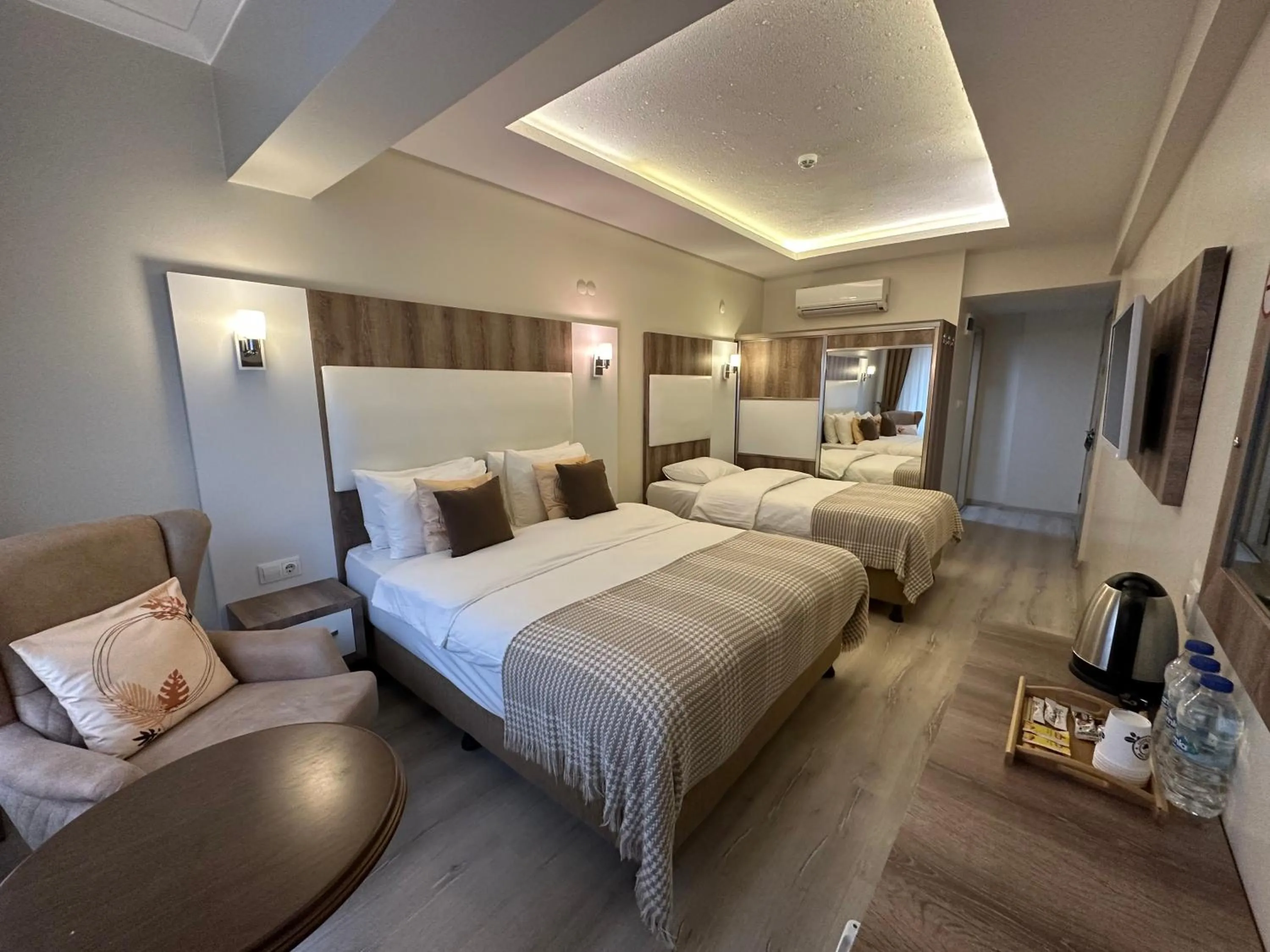 Bed in Line Suite Hotel