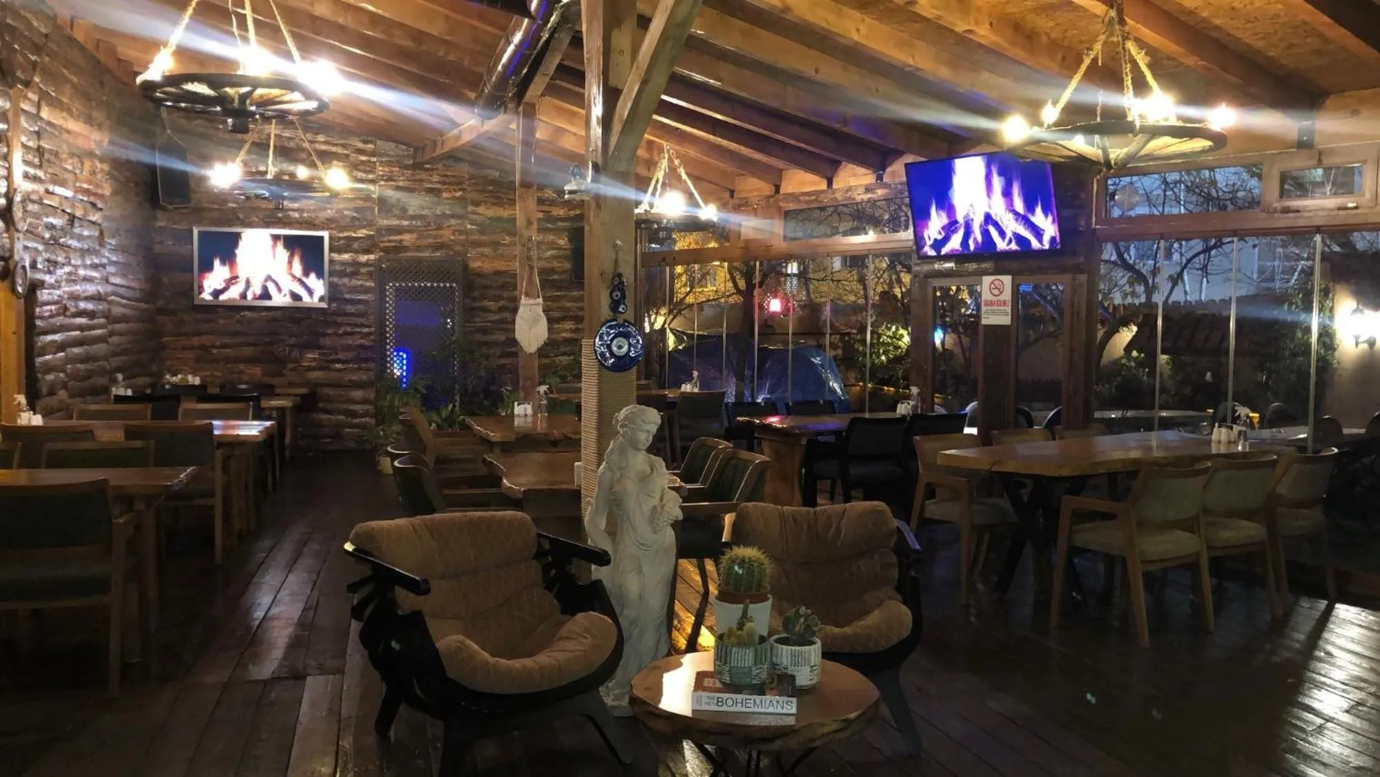 Nightclub / DJ in Line Suite Hotel