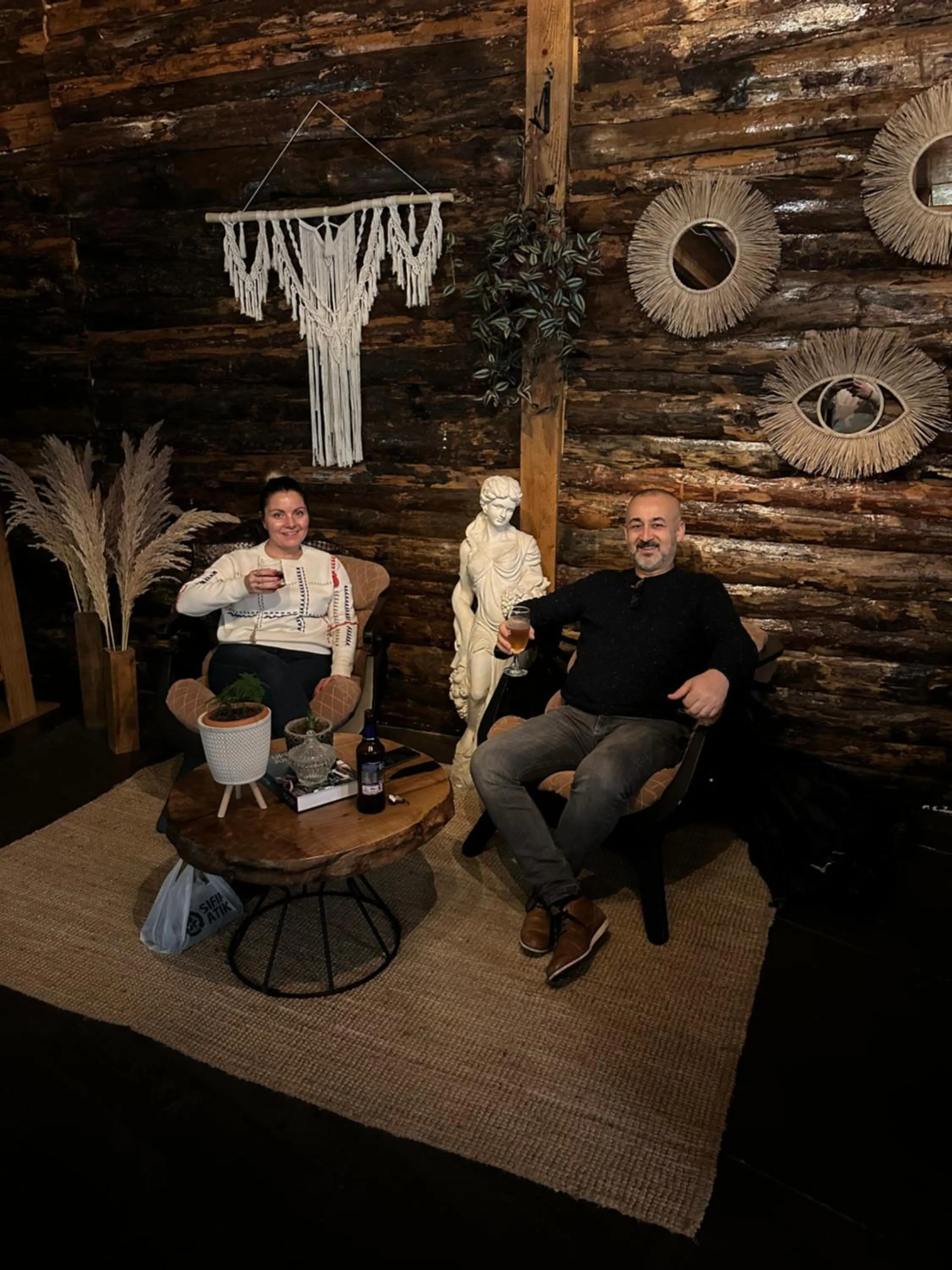 Restaurant/places to eat in Line Suite Hotel