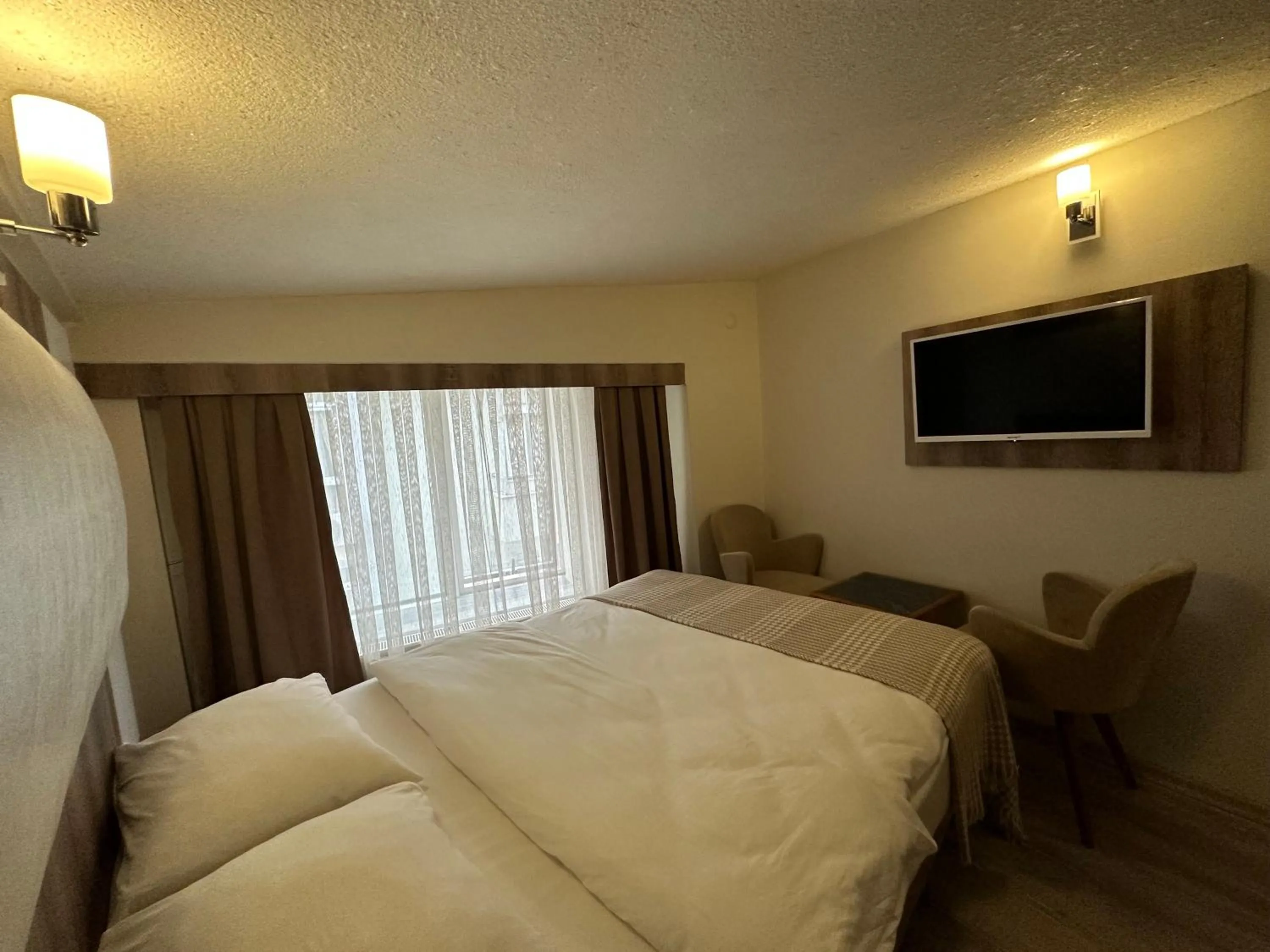 Bed in Line Suite Hotel