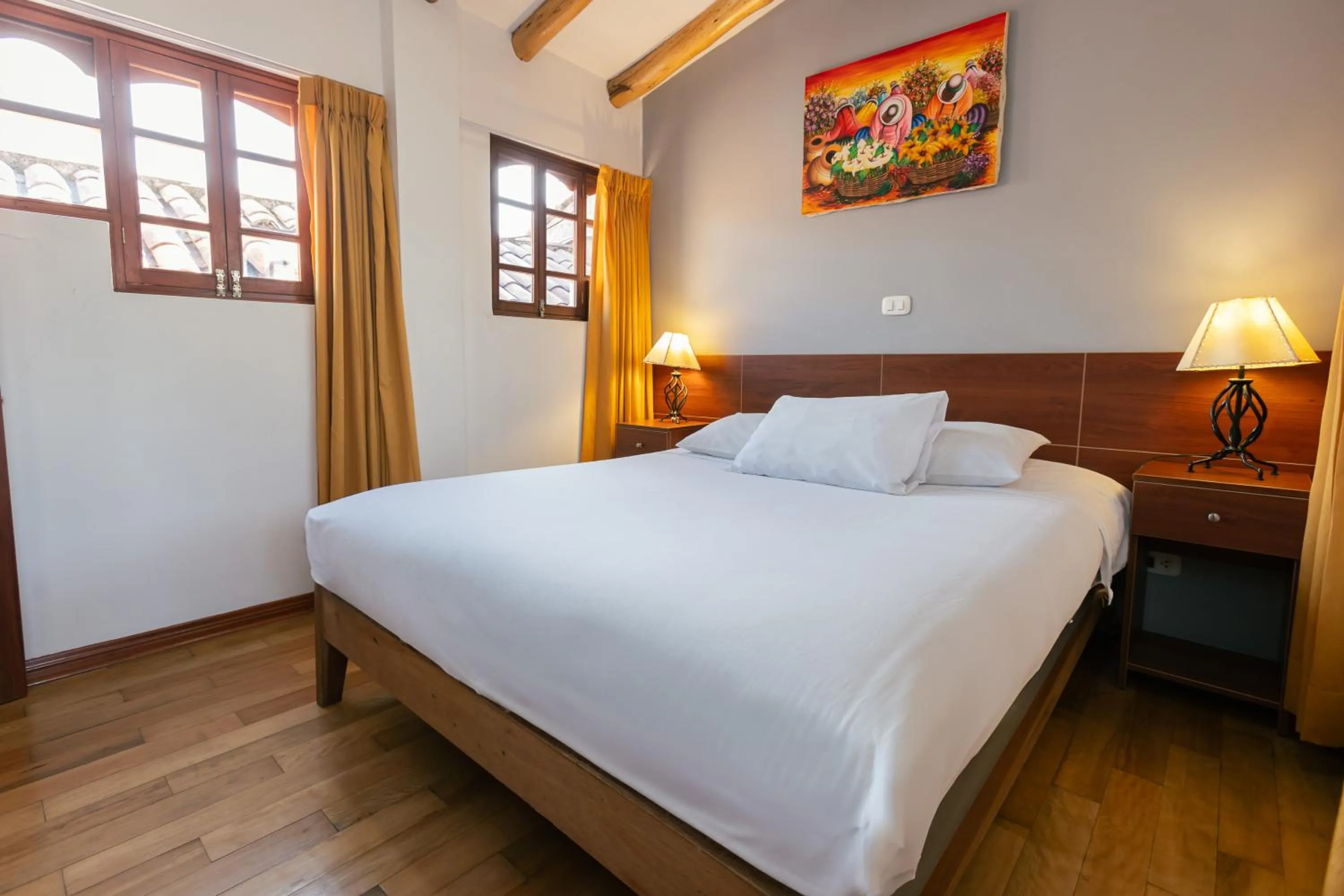 Photo of the whole room, Bed in Amerindia