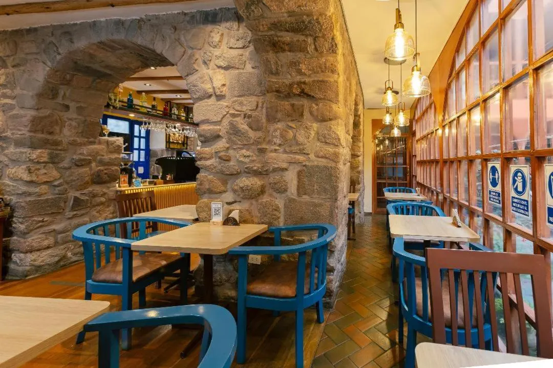 Restaurant/places to eat in Amerindia