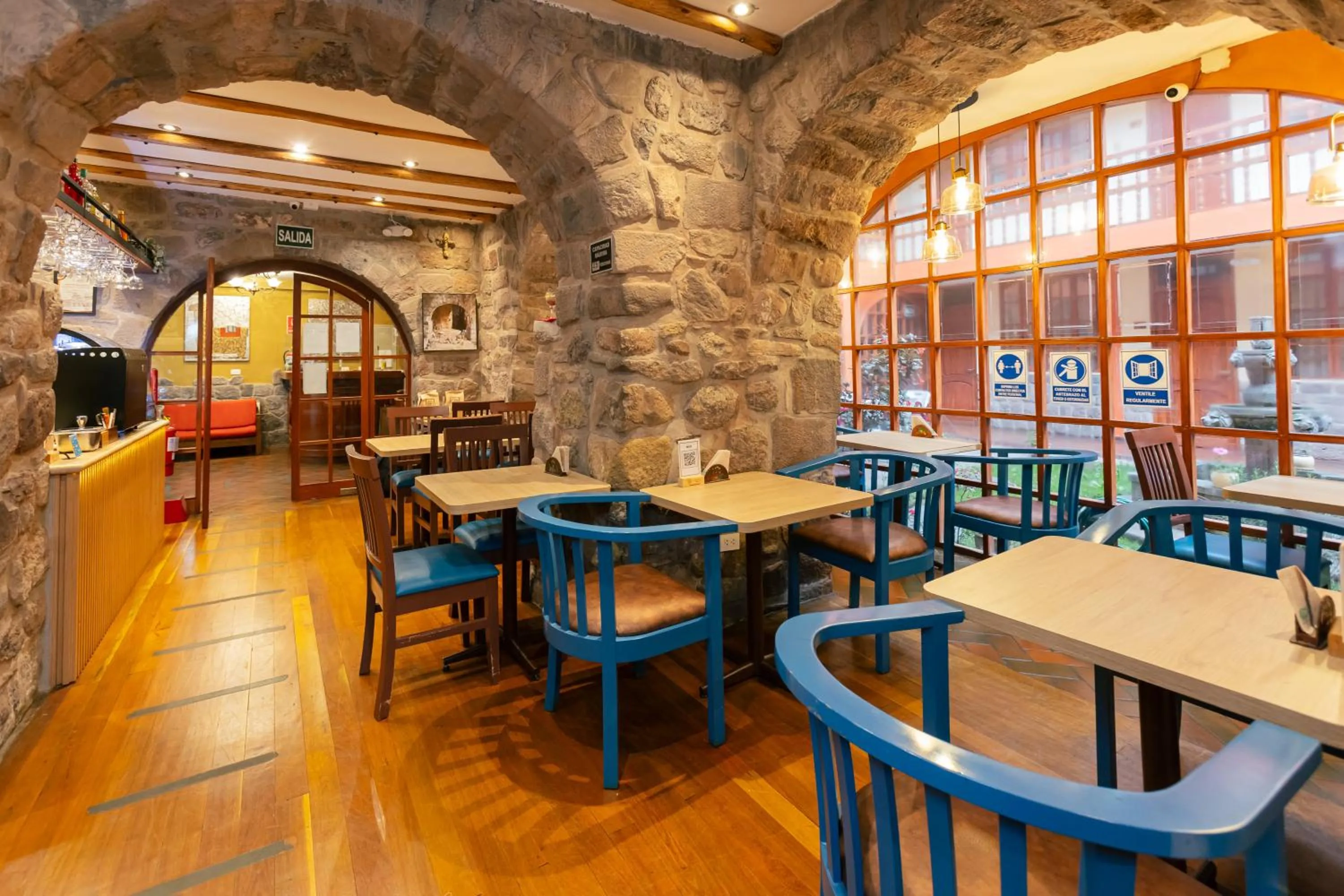 Restaurant/places to eat in Amerindia