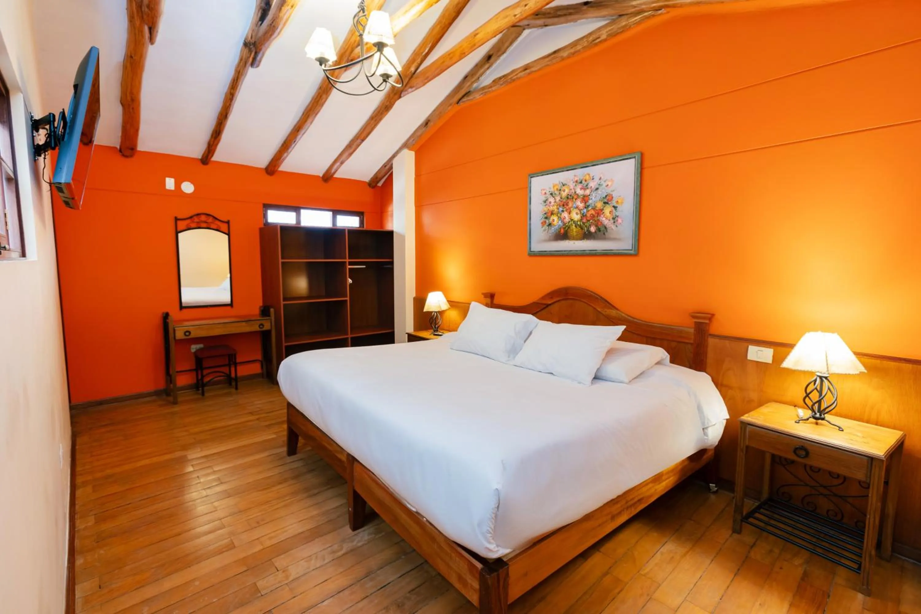 Photo of the whole room, Bed in Amerindia