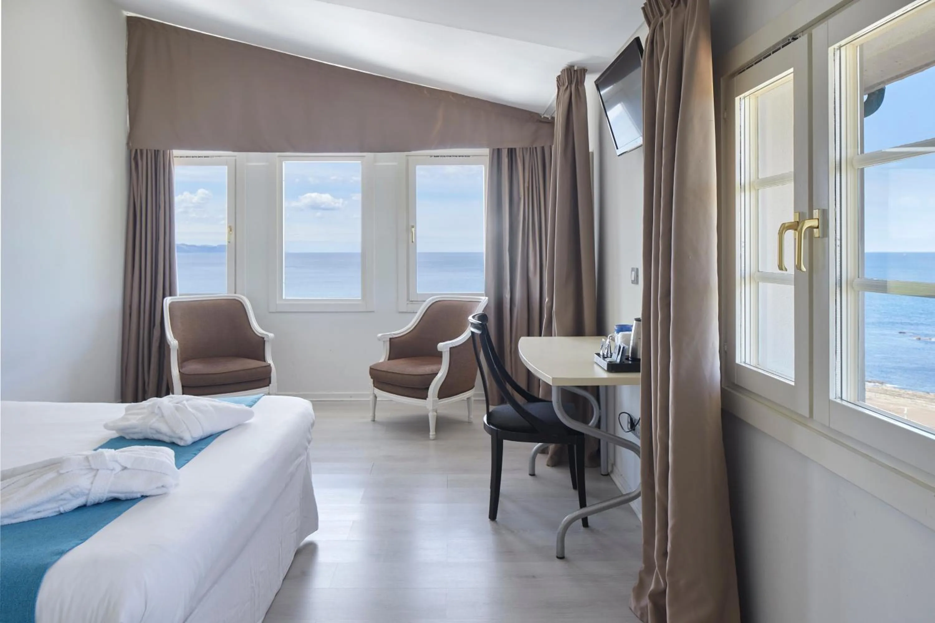 Landmark view, Bed in Hotel & Talasoterapia Zelai