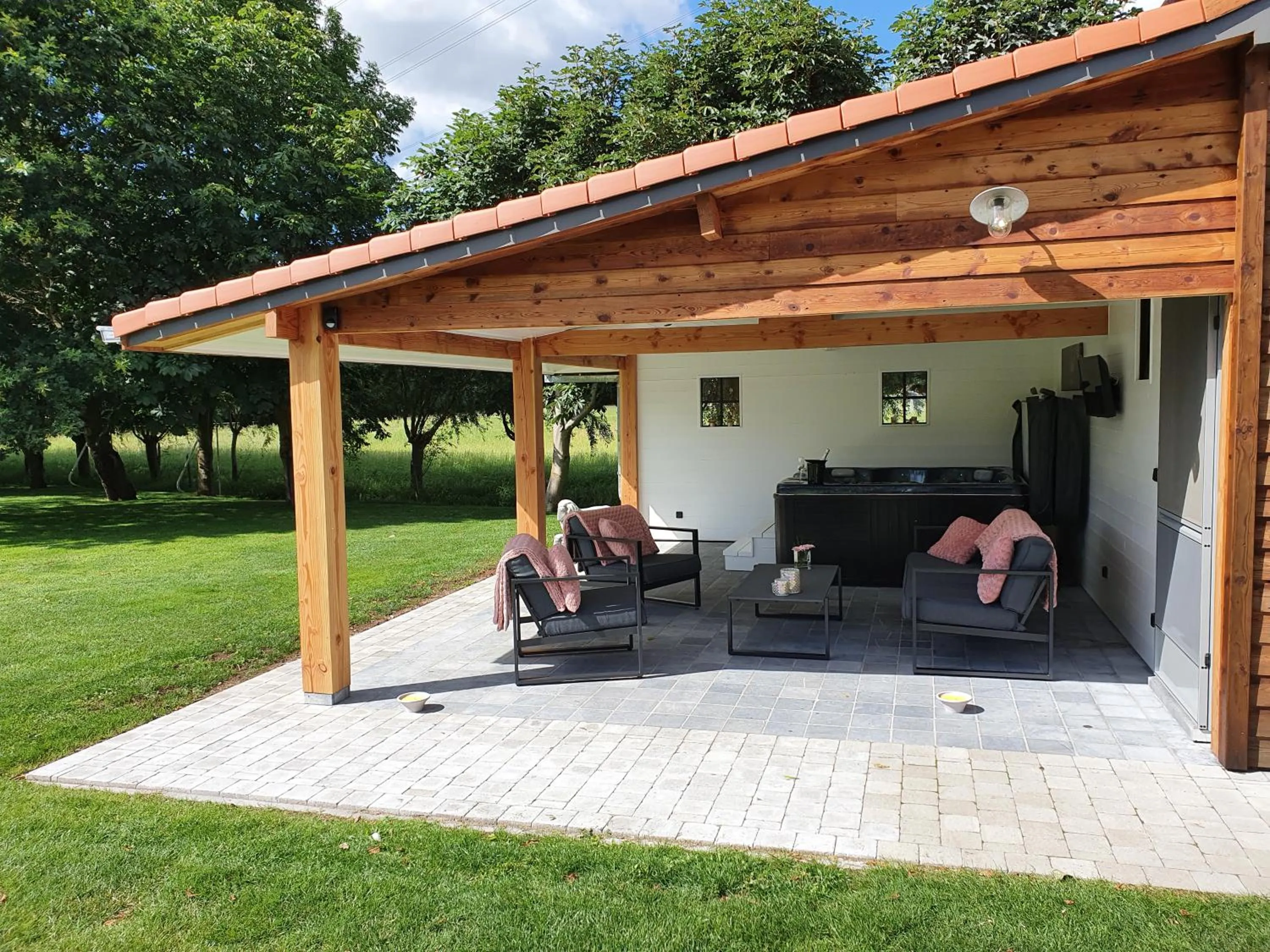 Communal lounge/ TV room in B&B 't Hoogste