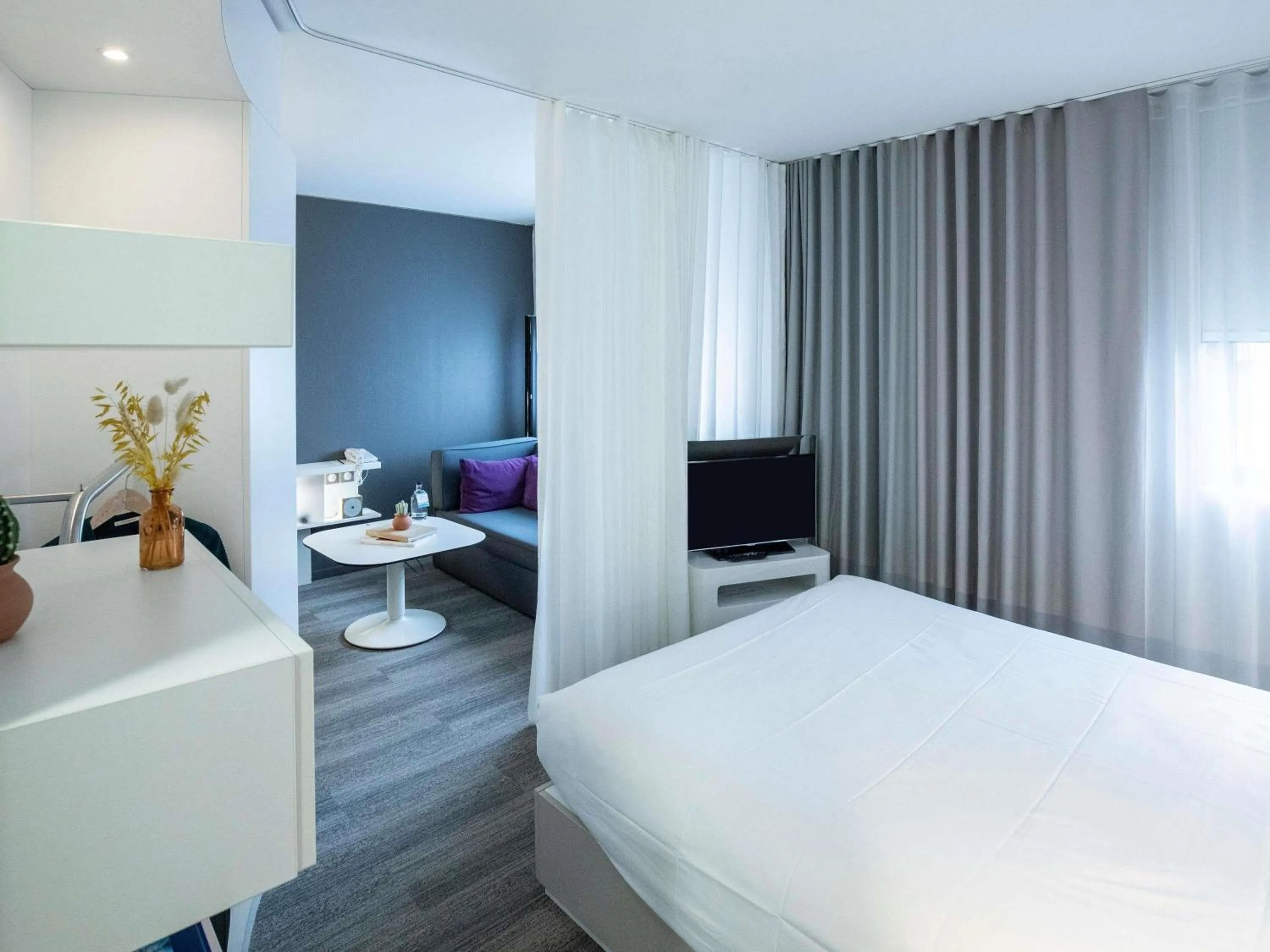Bedroom, Bed in Novotel Suites Luxembourg