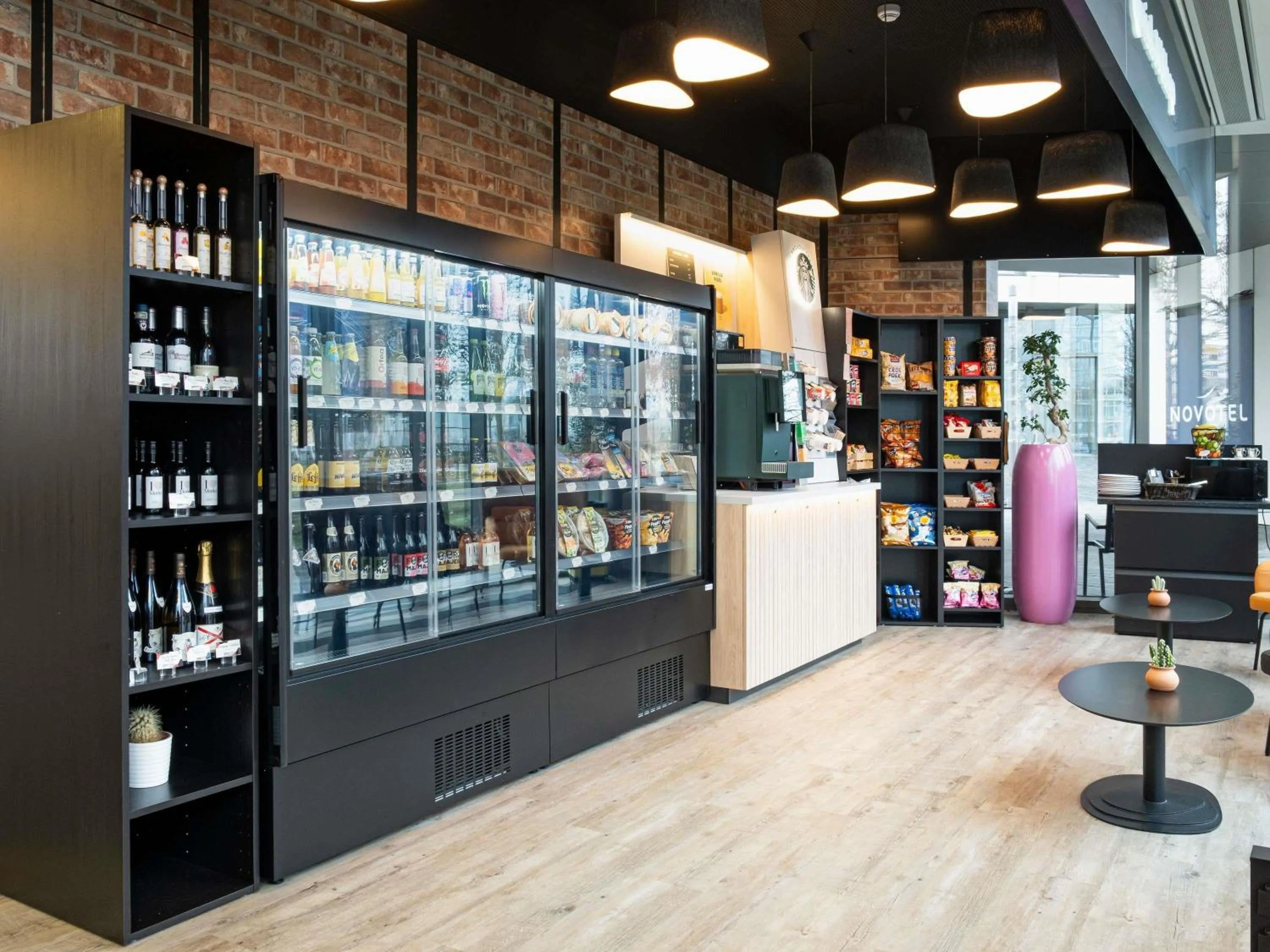 Lounge or bar in Novotel Suites Luxembourg