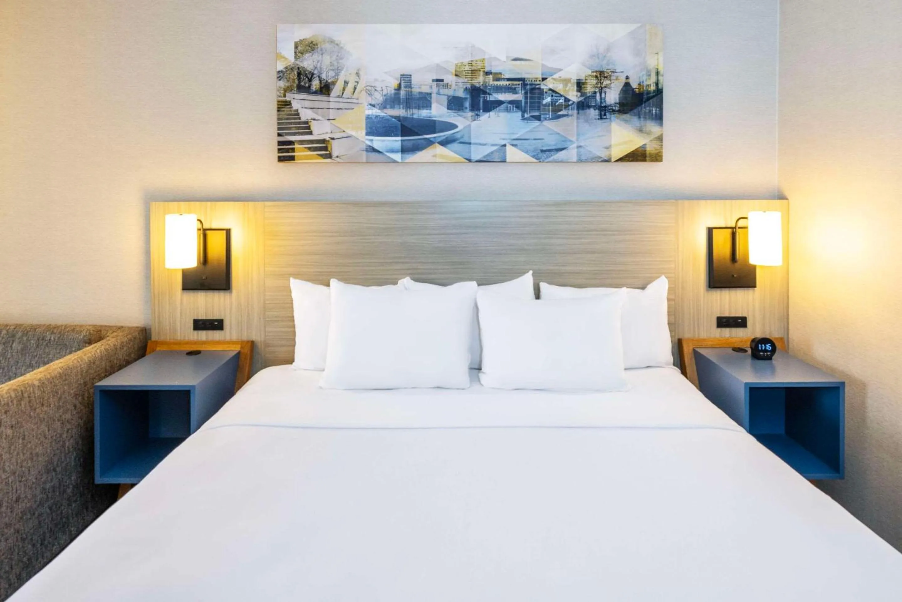 Bedroom, Bed in Comfort Inn Magnetic Hill