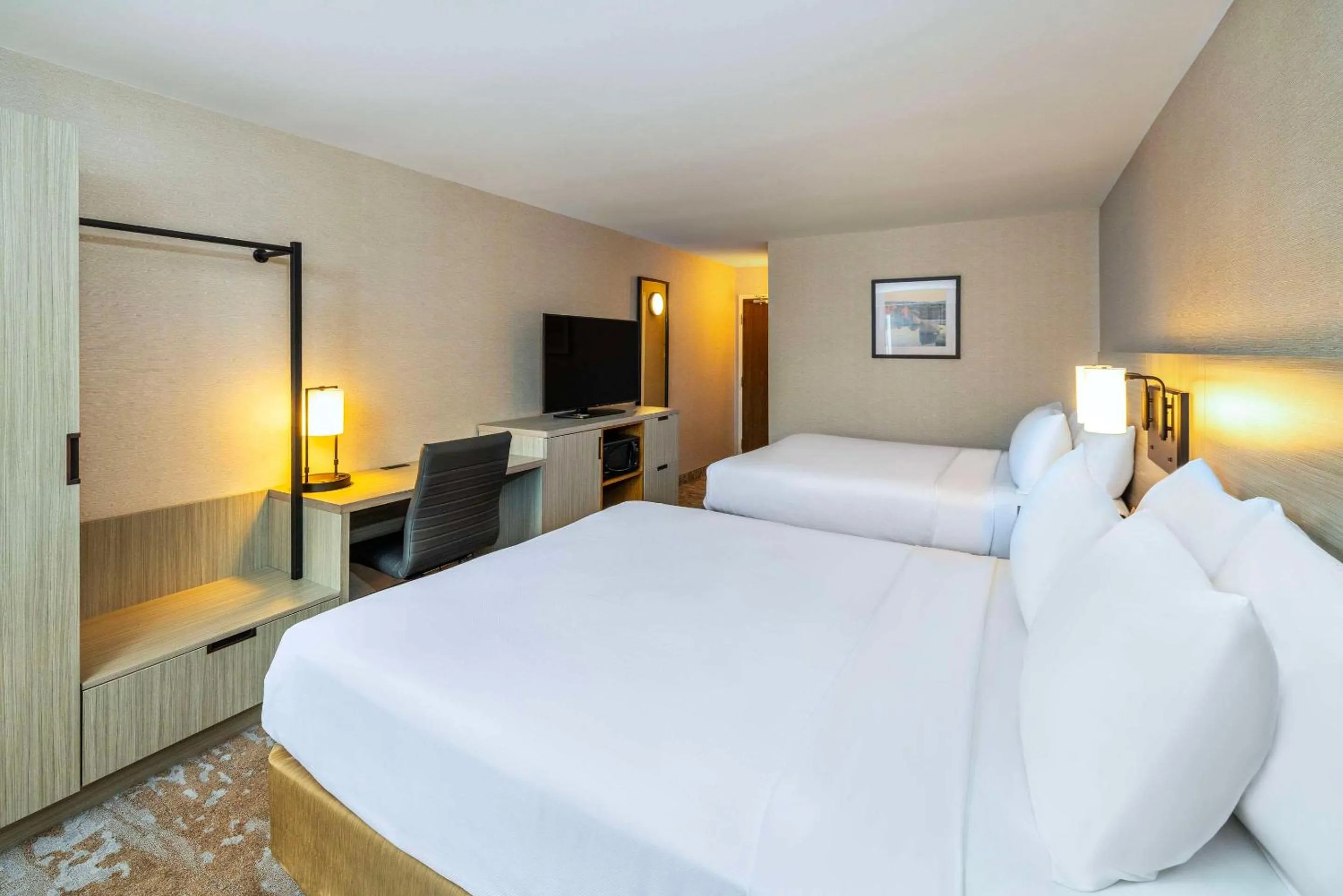 Bedroom, Bed in Comfort Inn Magnetic Hill