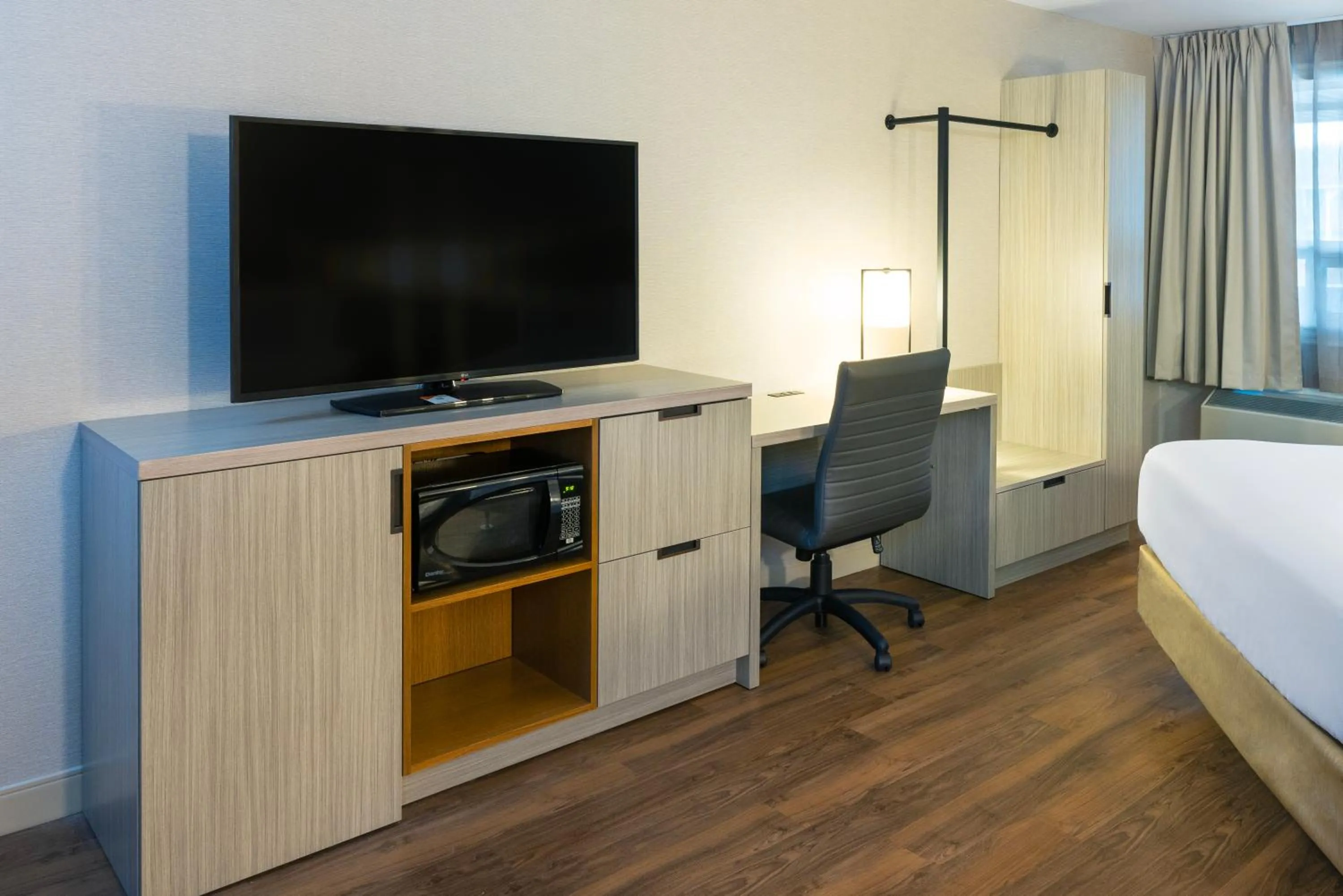 Bedroom, Bed in Comfort Inn Magnetic Hill