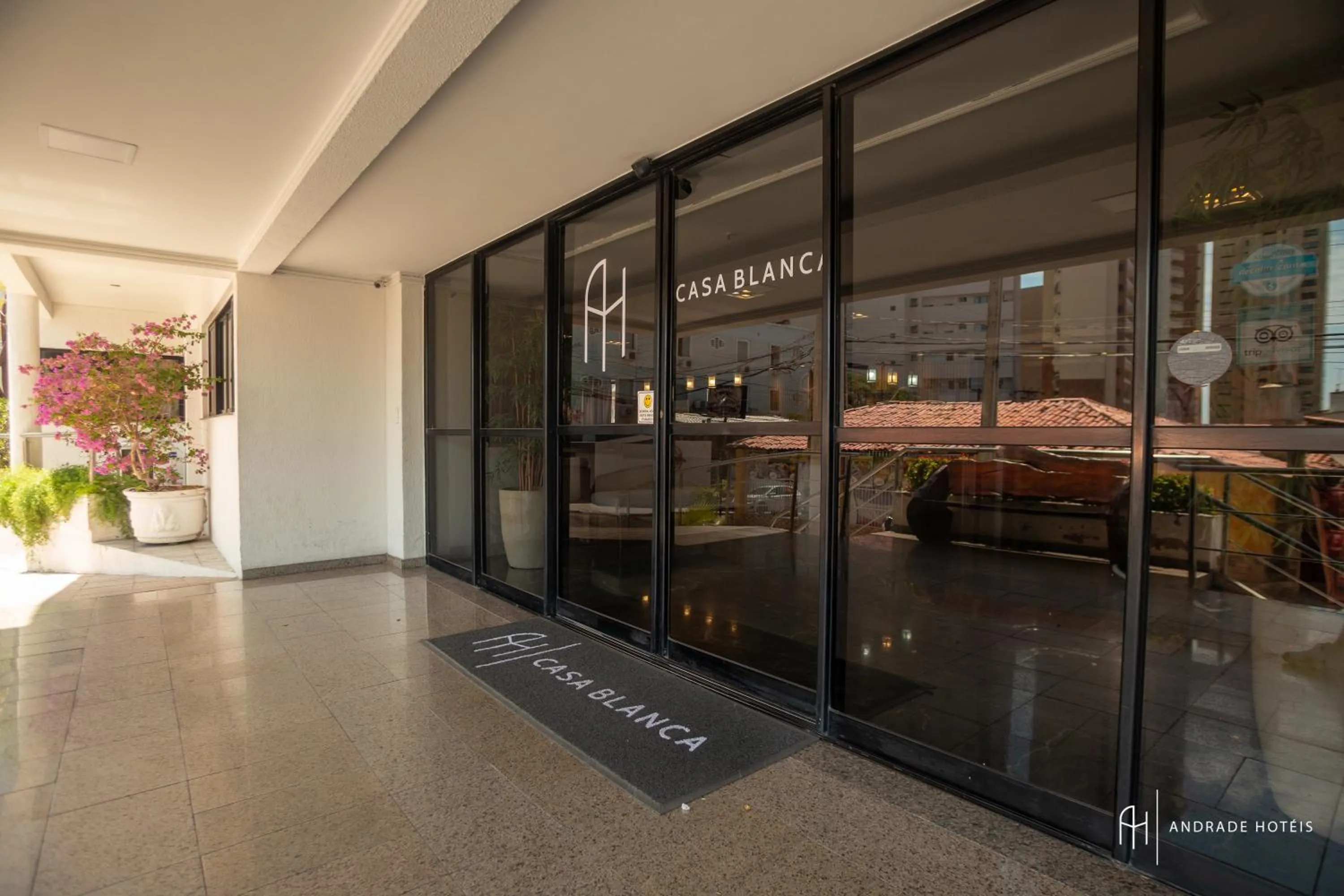 Facade/entrance in Rede Andrade Casa Blanca