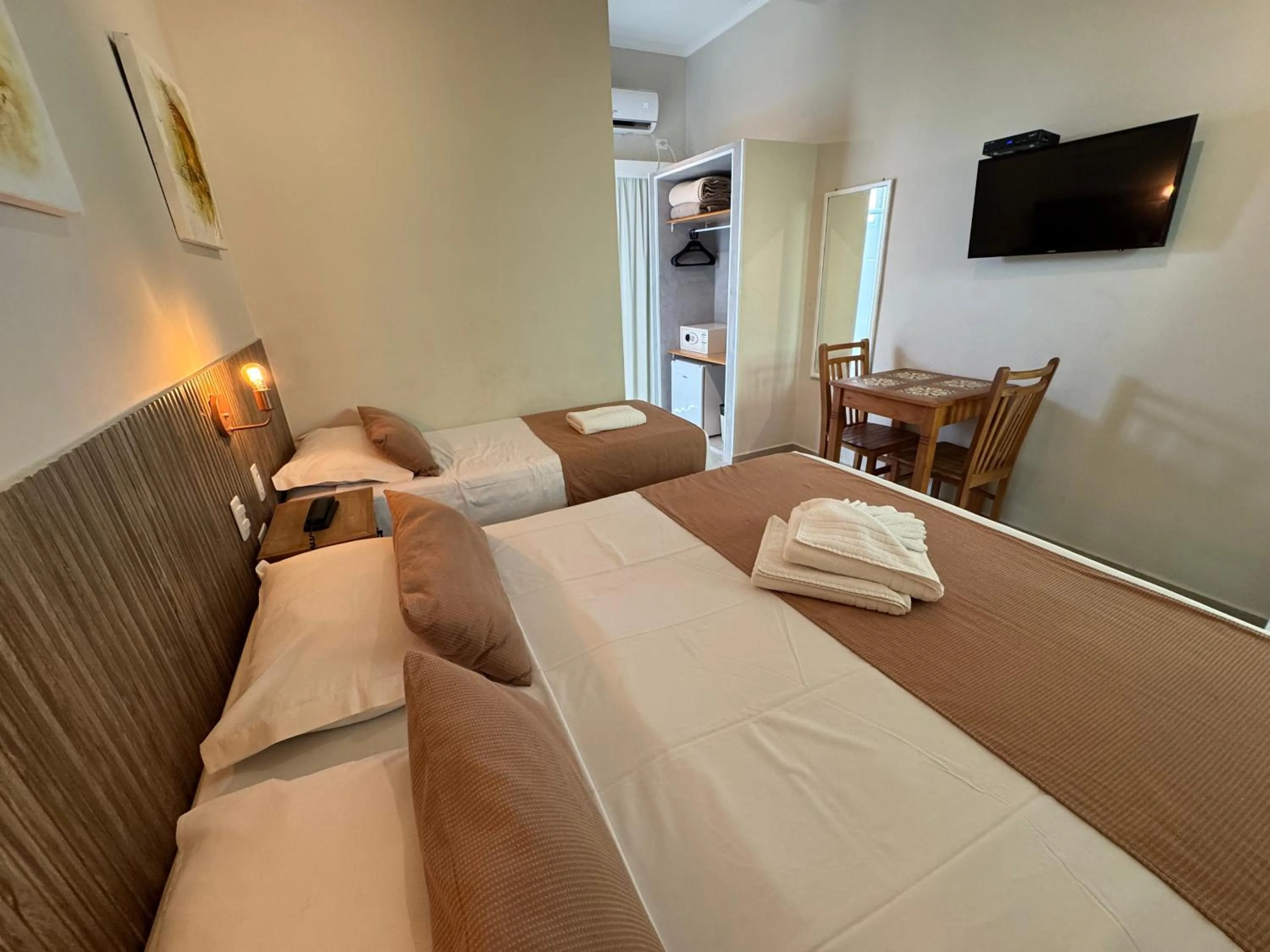 Photo of the whole room, Bed in Hotel Vicino al Mare - Frente mar