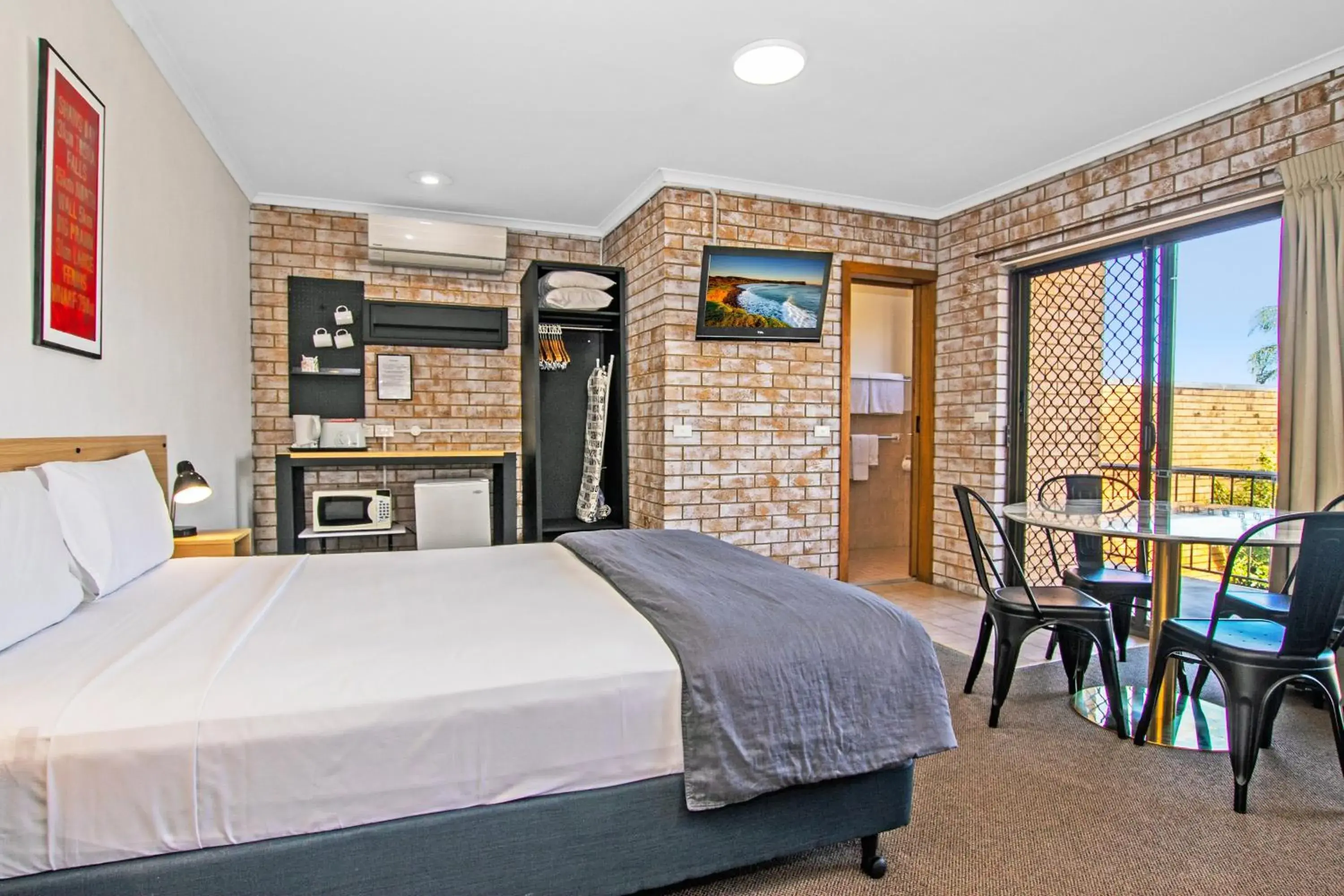 Triple Room with Terrace in River Street Motel Triple Room with Terrace in River Street Motel