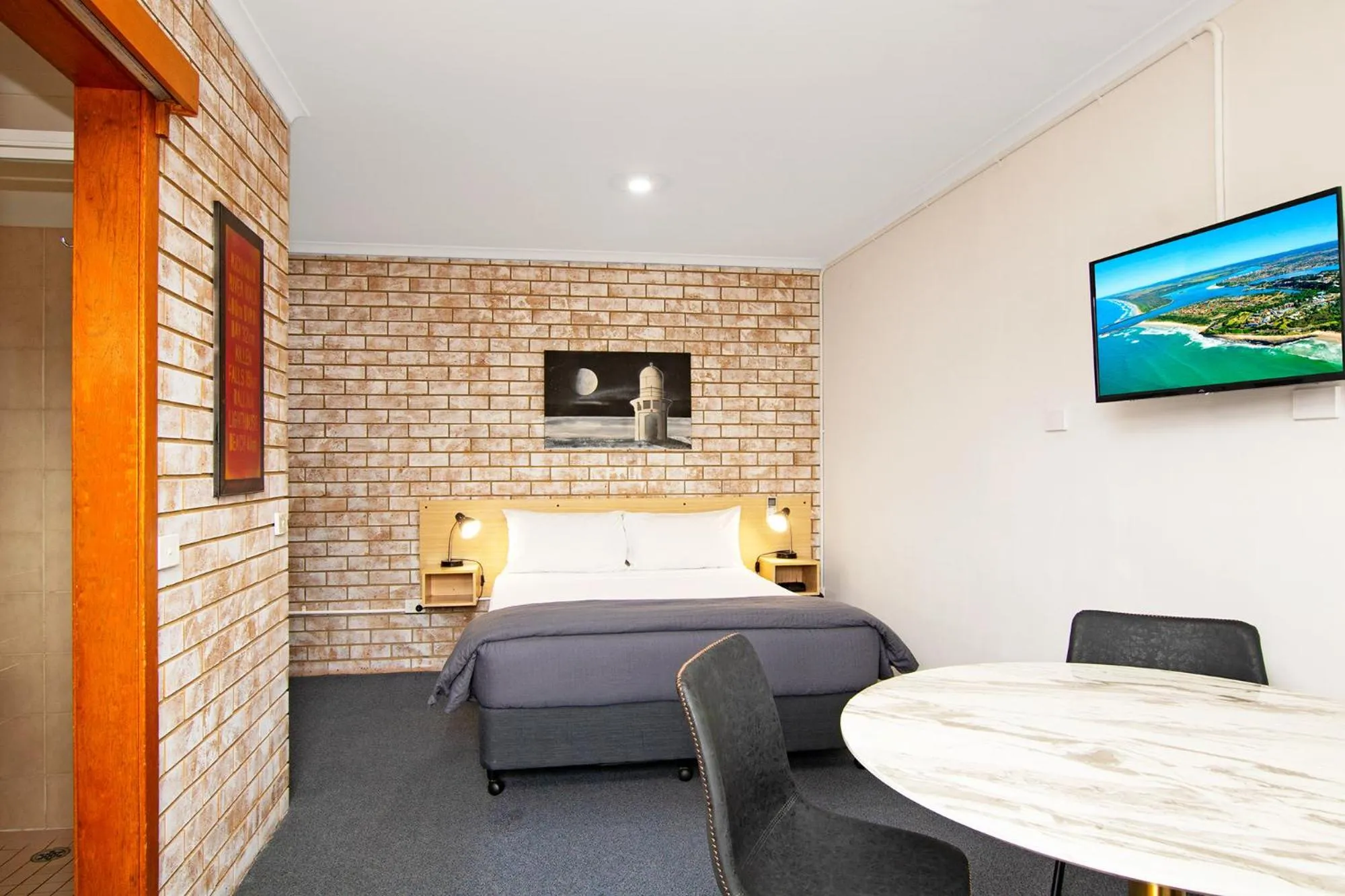 Bedroom, Bed in River Street Motel