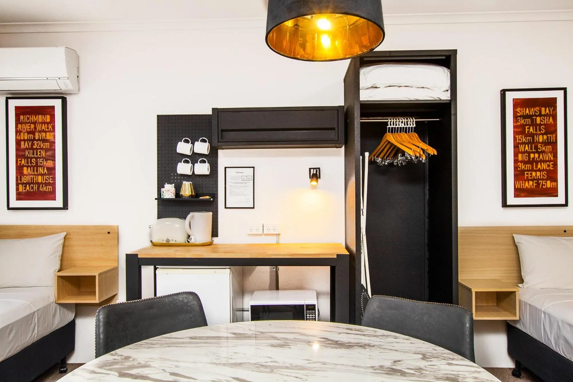 Coffee/tea facilities, Bed in River Street Motel