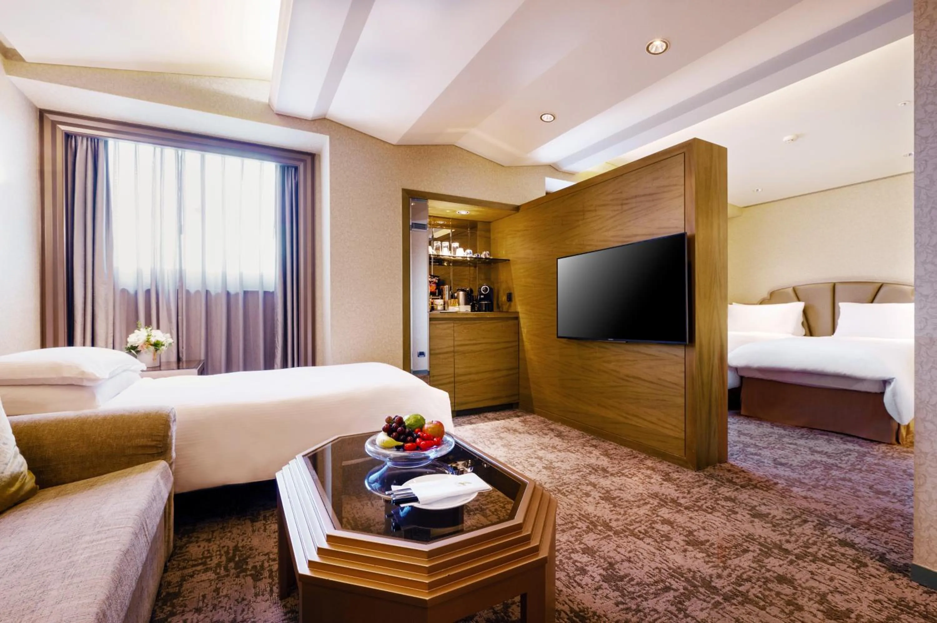 Photo of the whole room, Bed in The Landis Taipei