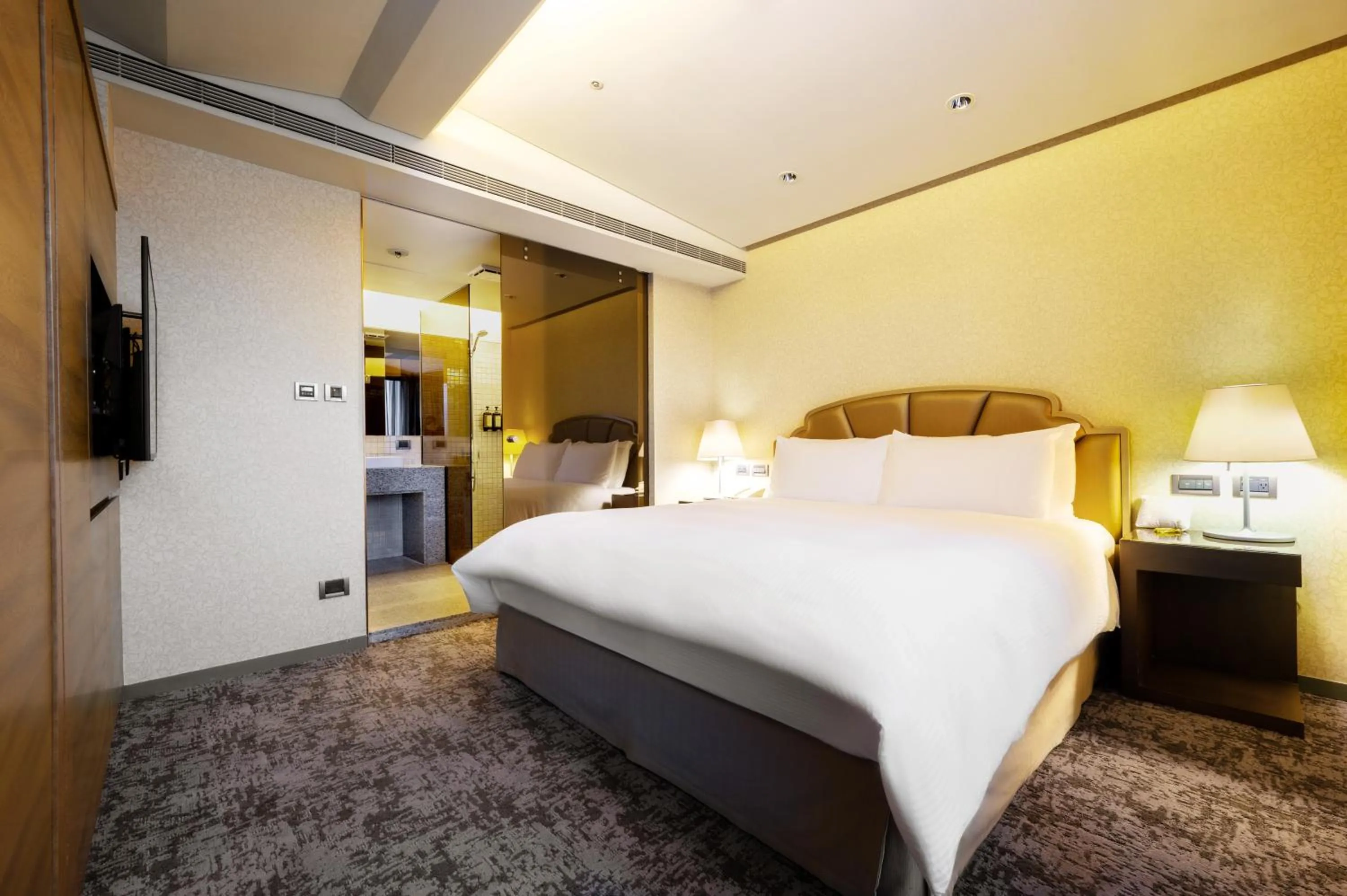 Bed in The Landis Taipei