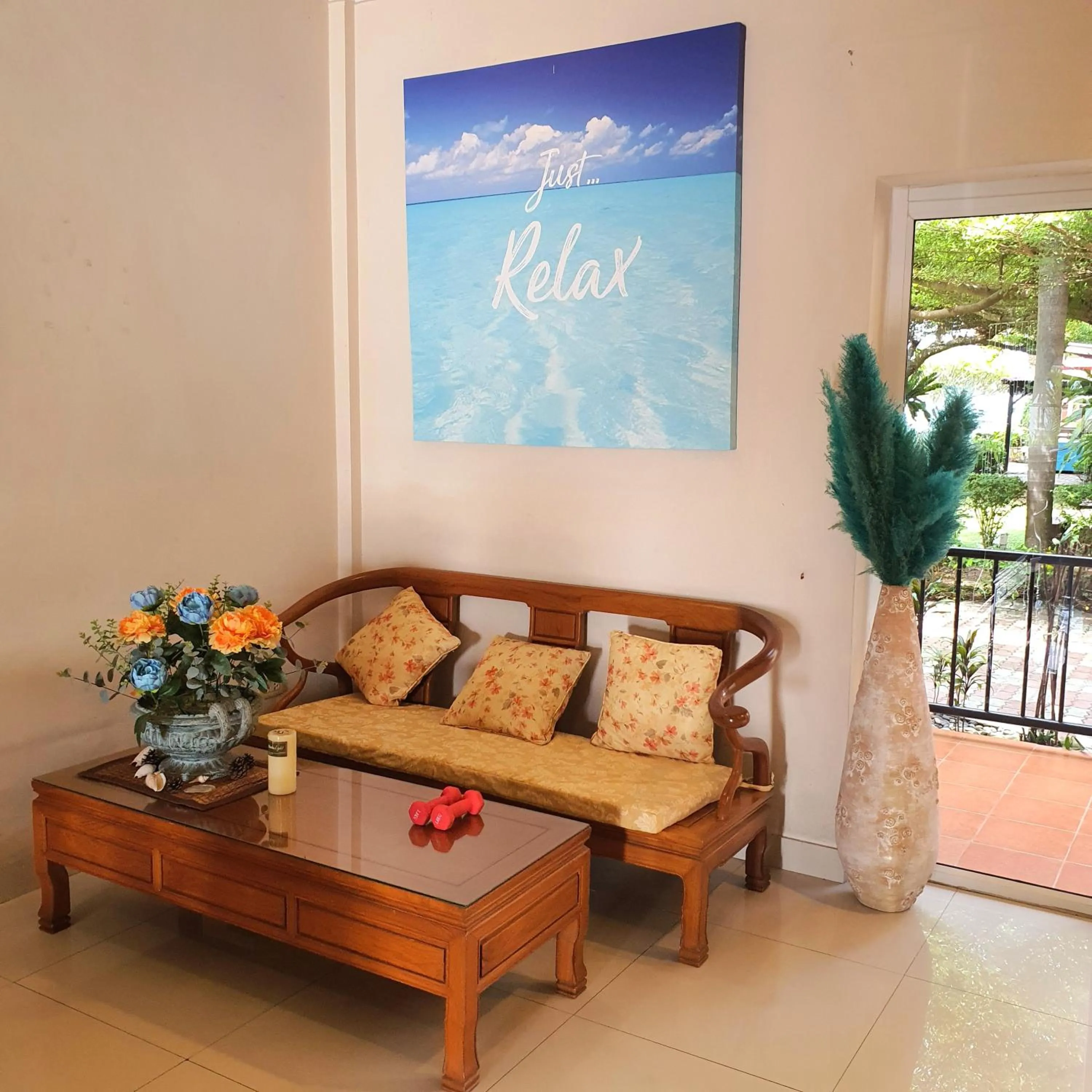 Lounge or bar in Serene Sands