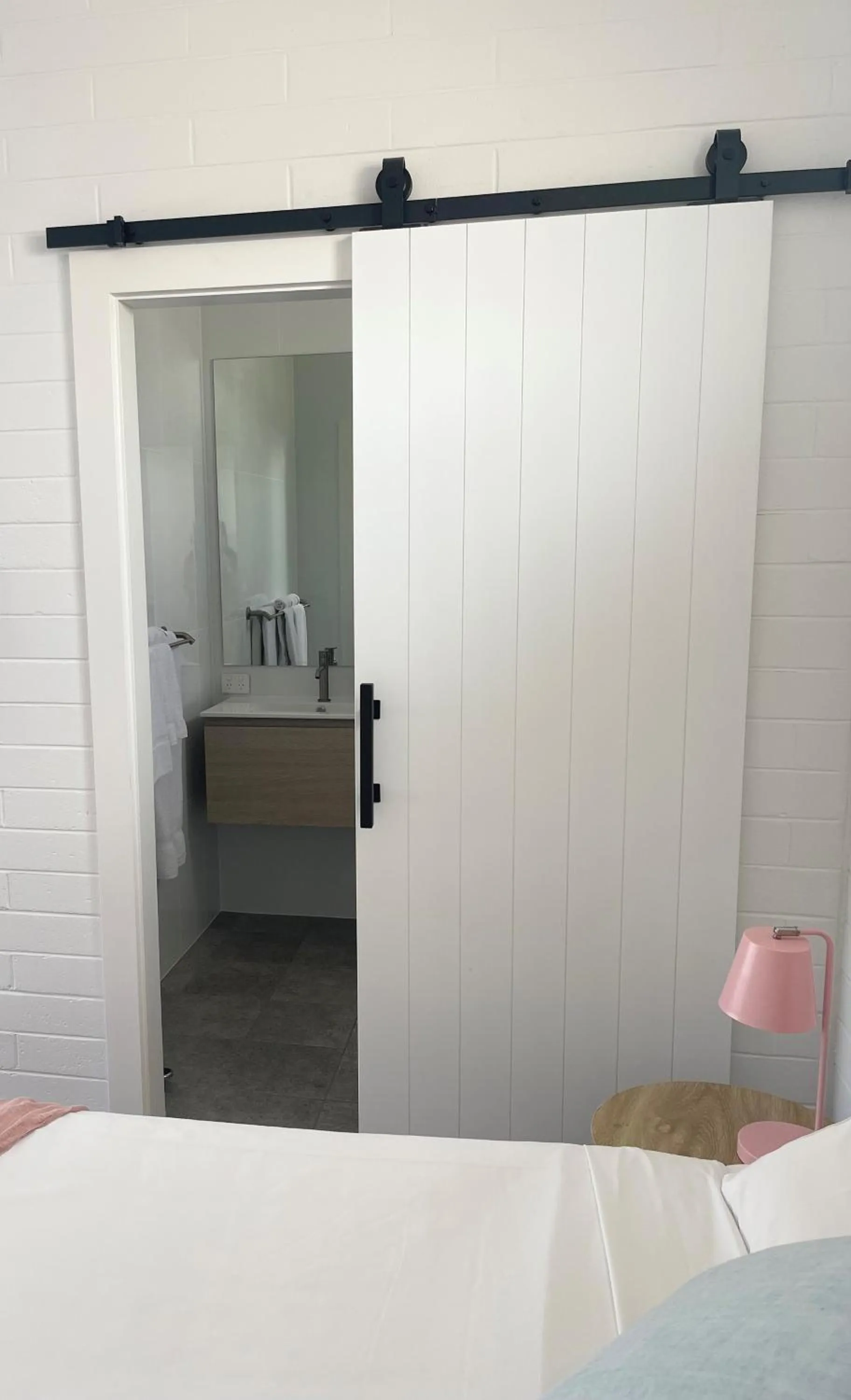 Bed in Harbour View Motel