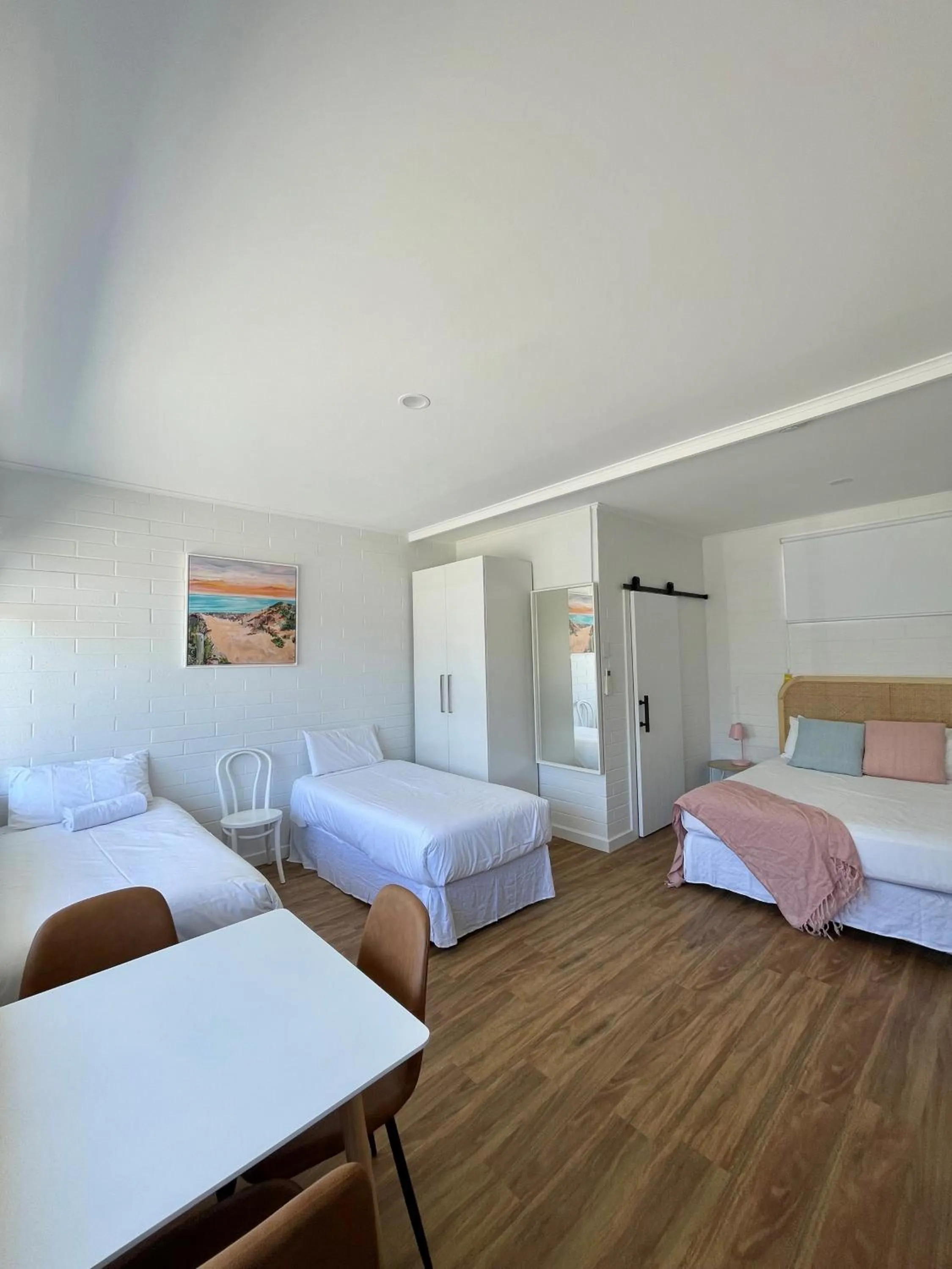 Bed in Harbour View Motel