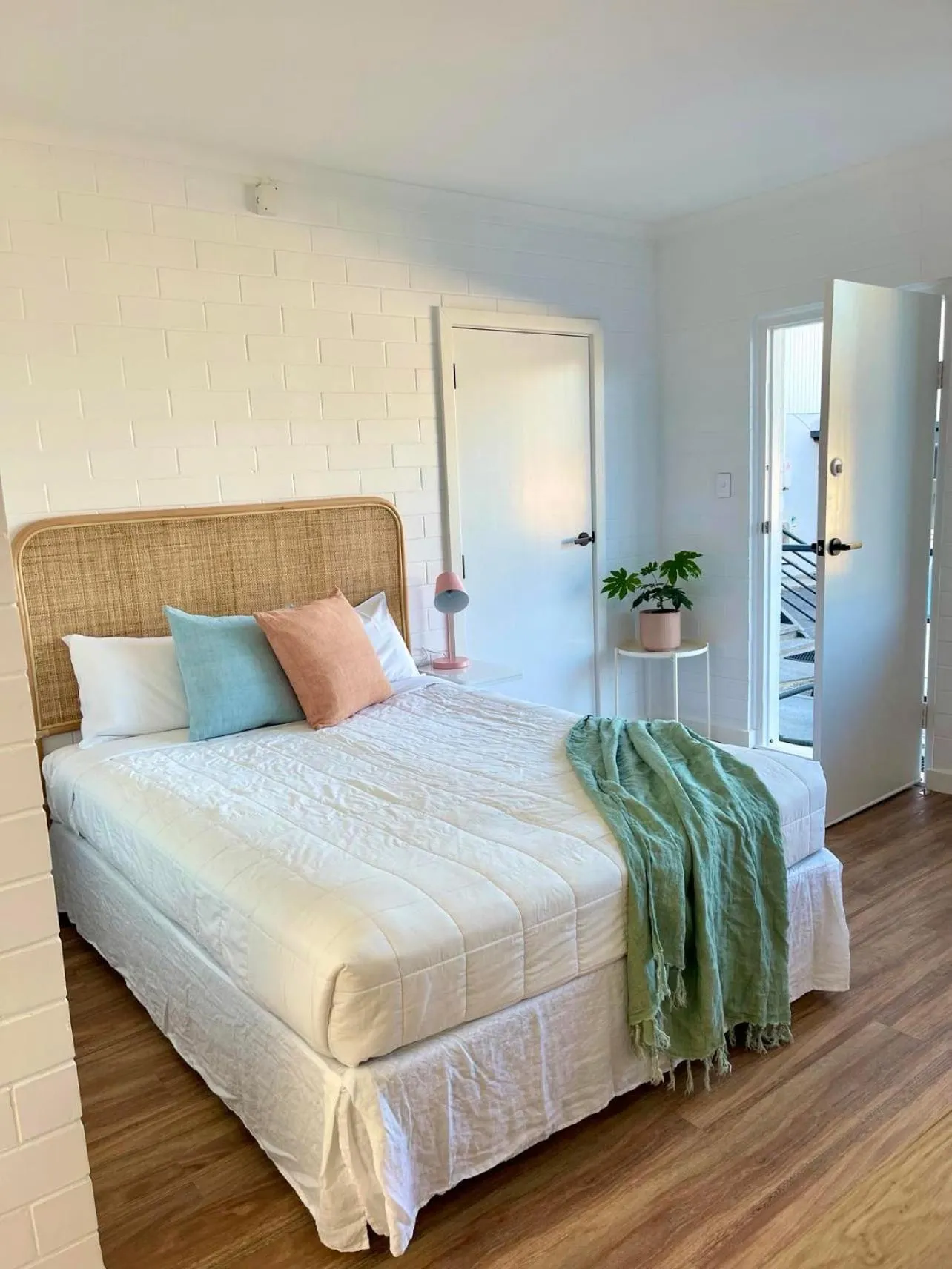 Bed in Harbour View Motel