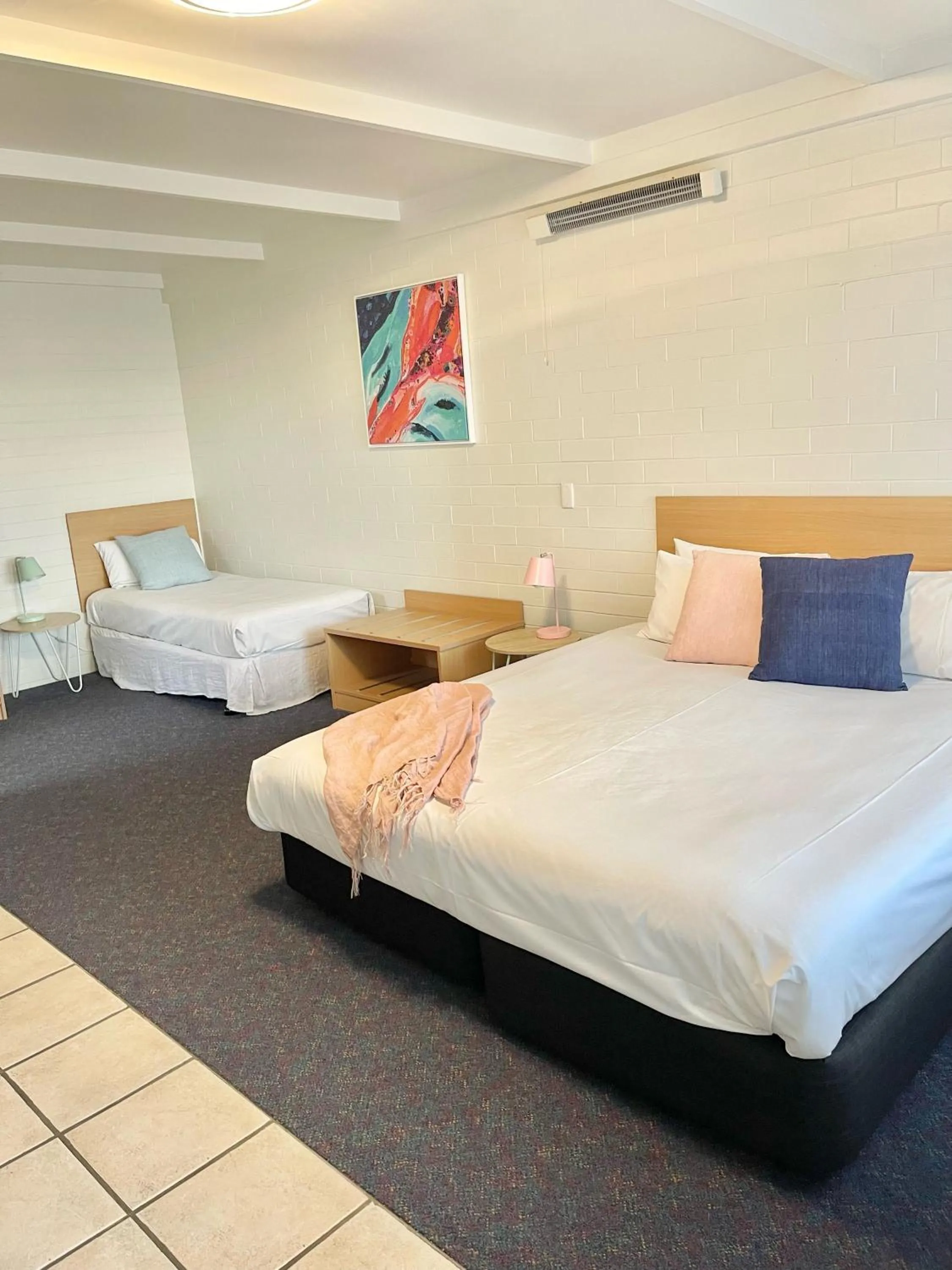 Bed in Harbour View Motel