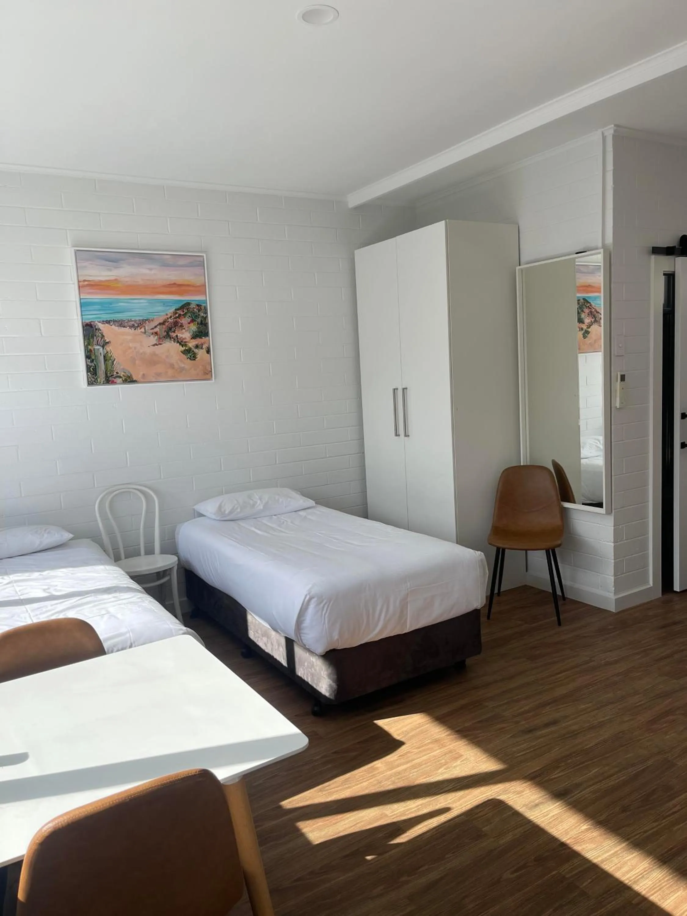 Bed in Harbour View Motel