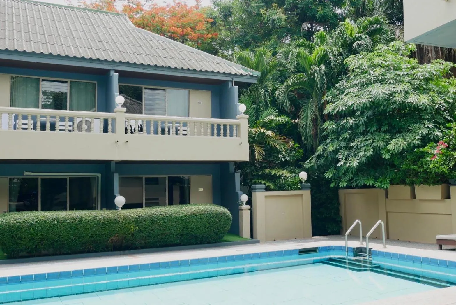 Balcony/Terrace in Let's Hyde Pattaya Resort & Villas - Pool Cabanas